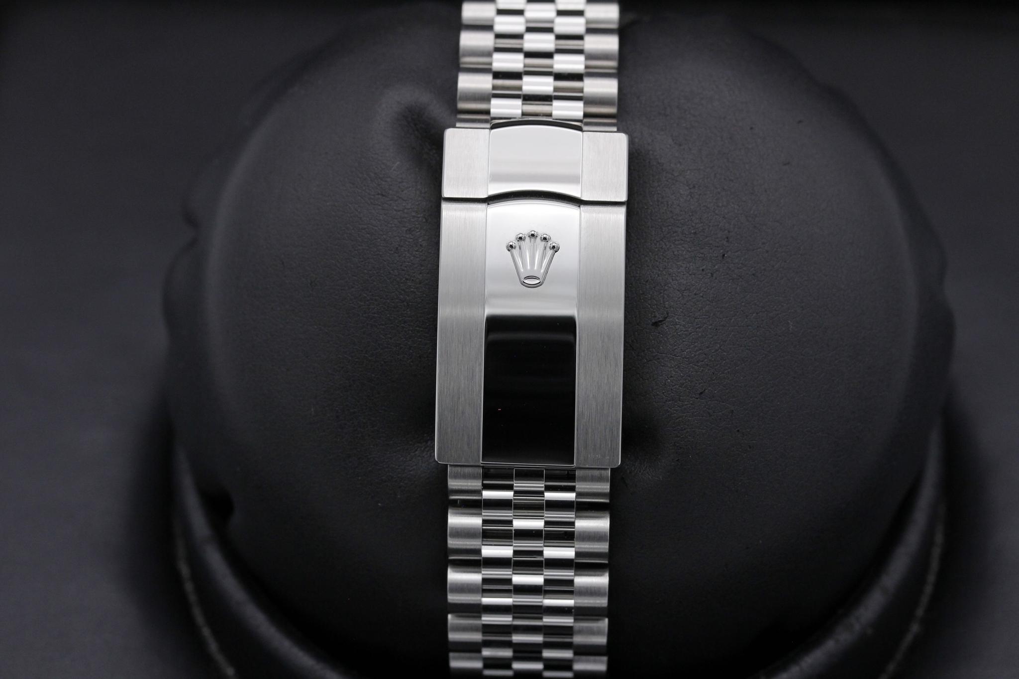 Watch Image 7