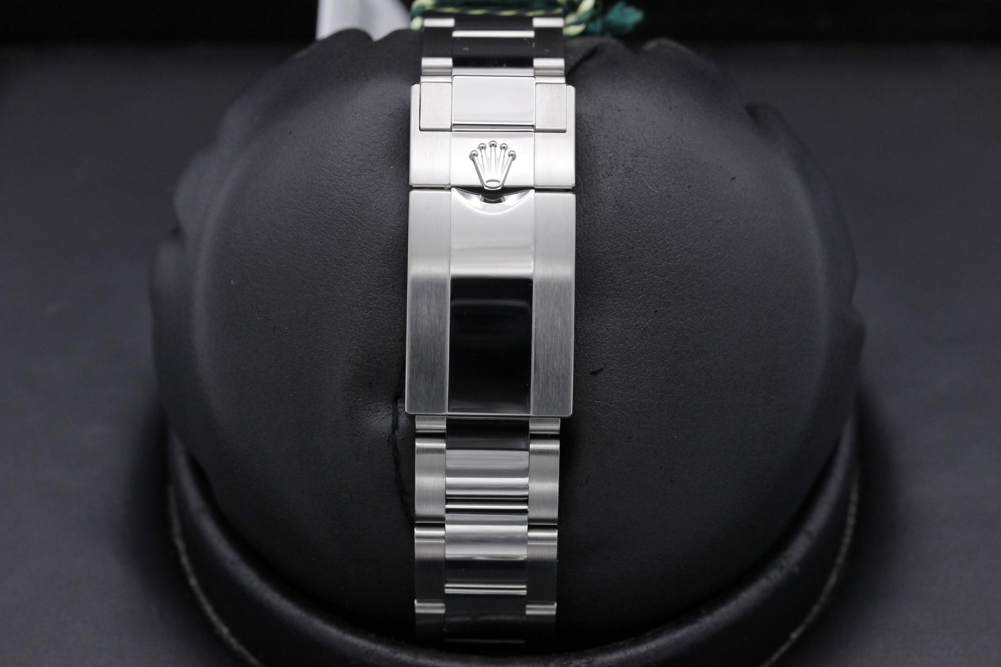 Watch Image 8