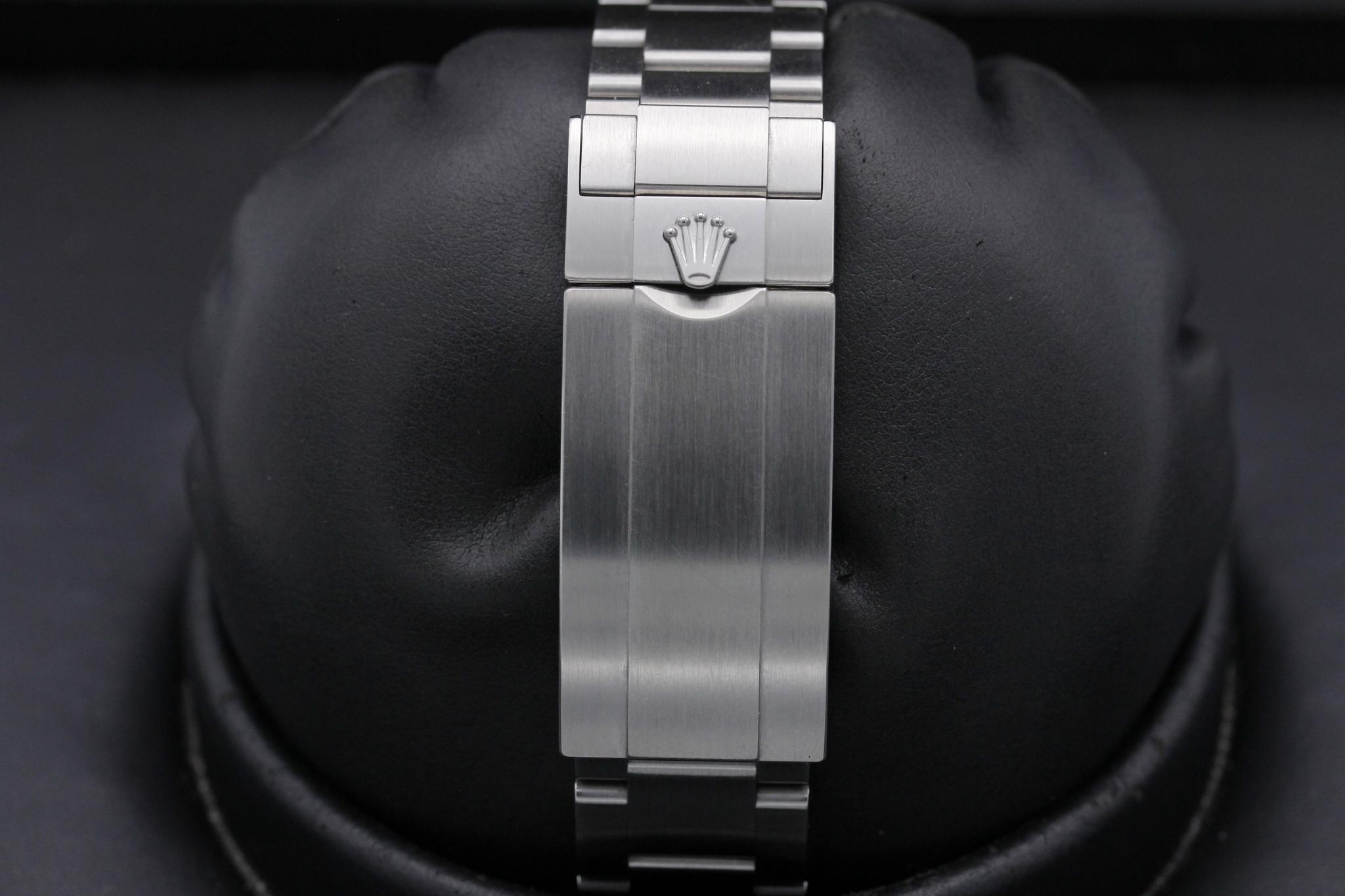Watch Image 8