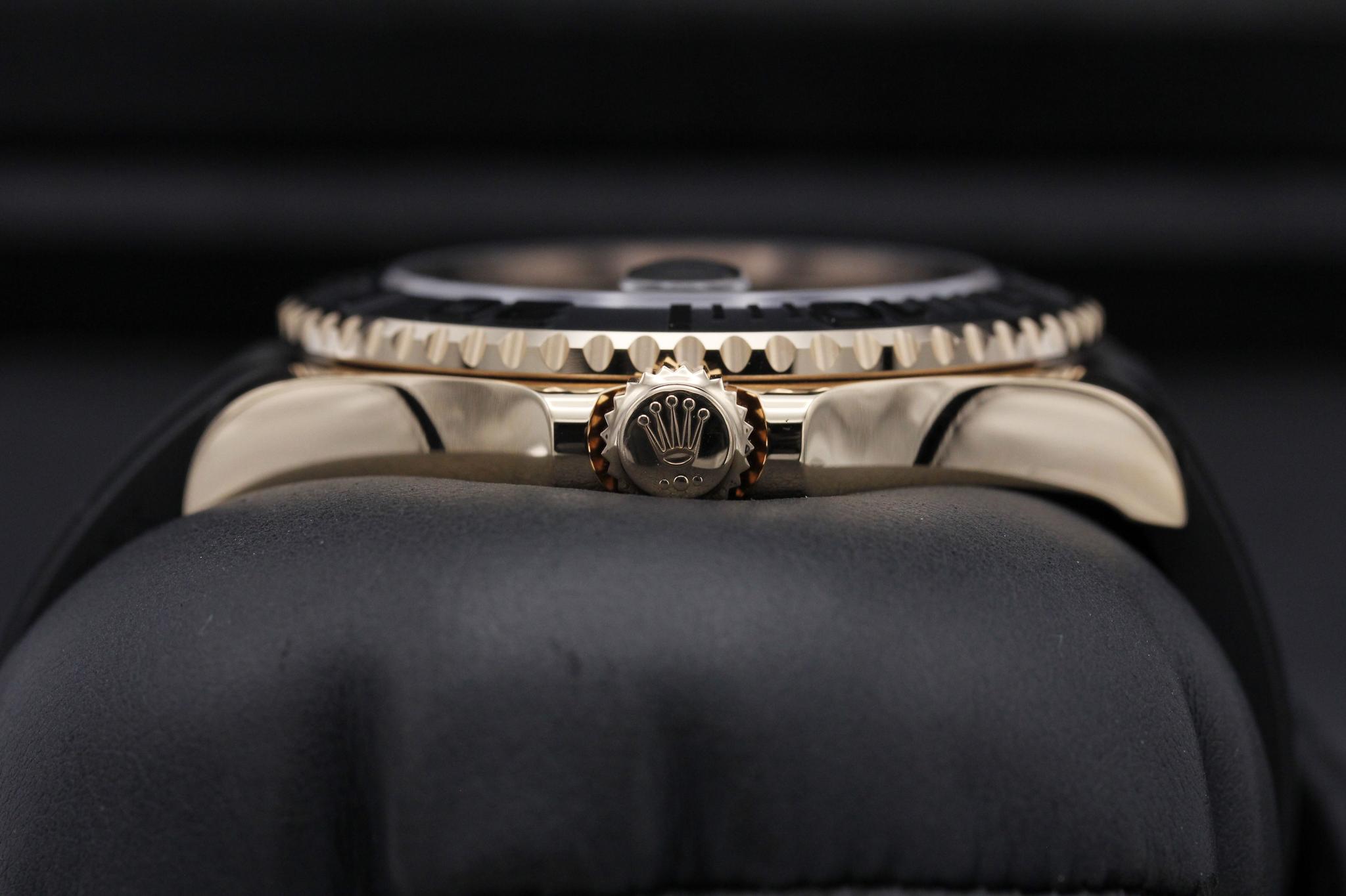 Watch Image 3