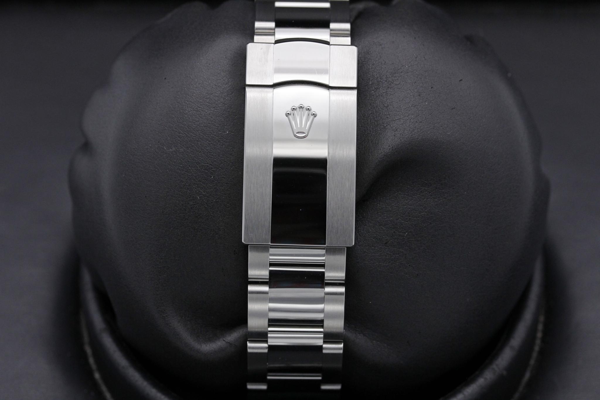 Watch Image 7