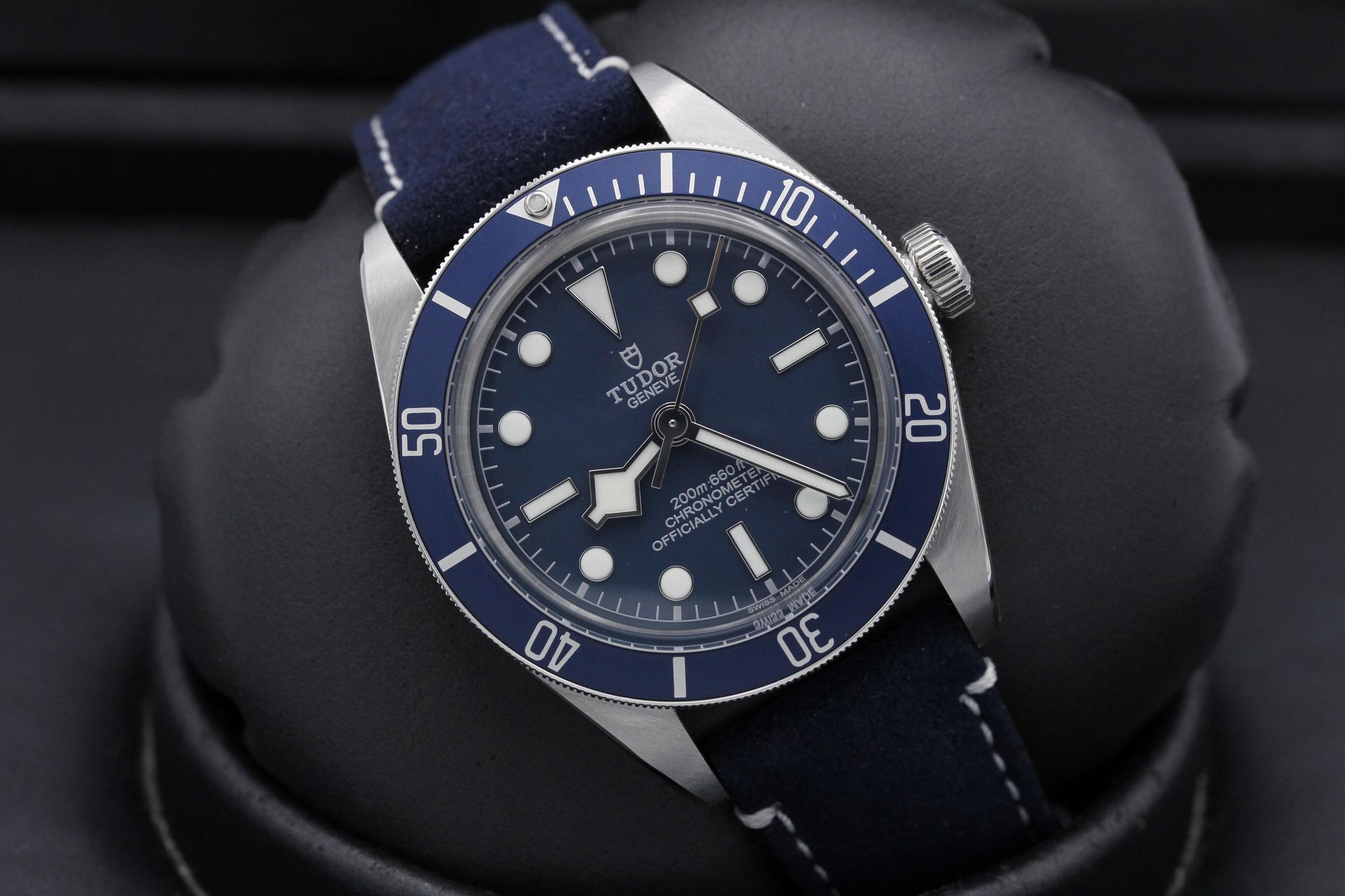 Watch Image 10
