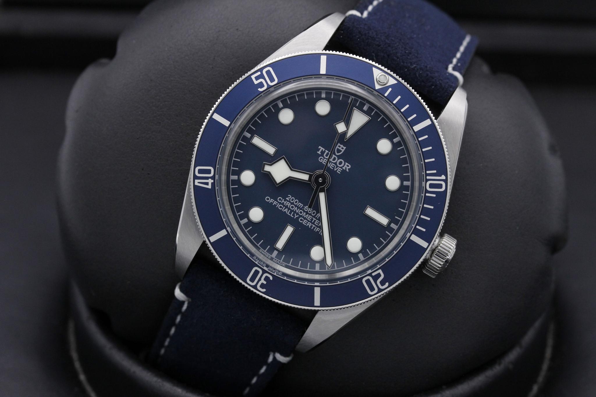 Watch Image 9