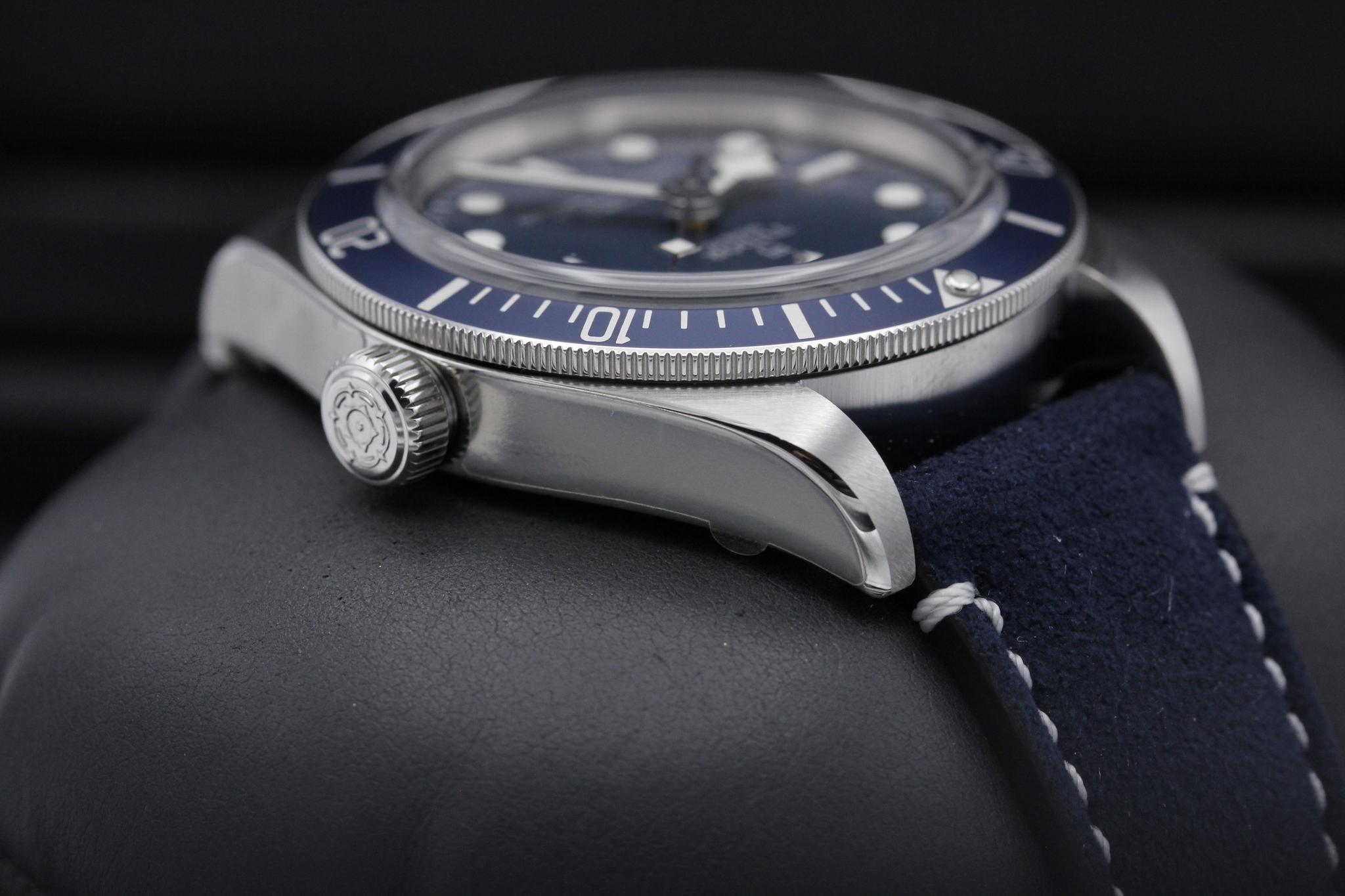 Watch Image 4
