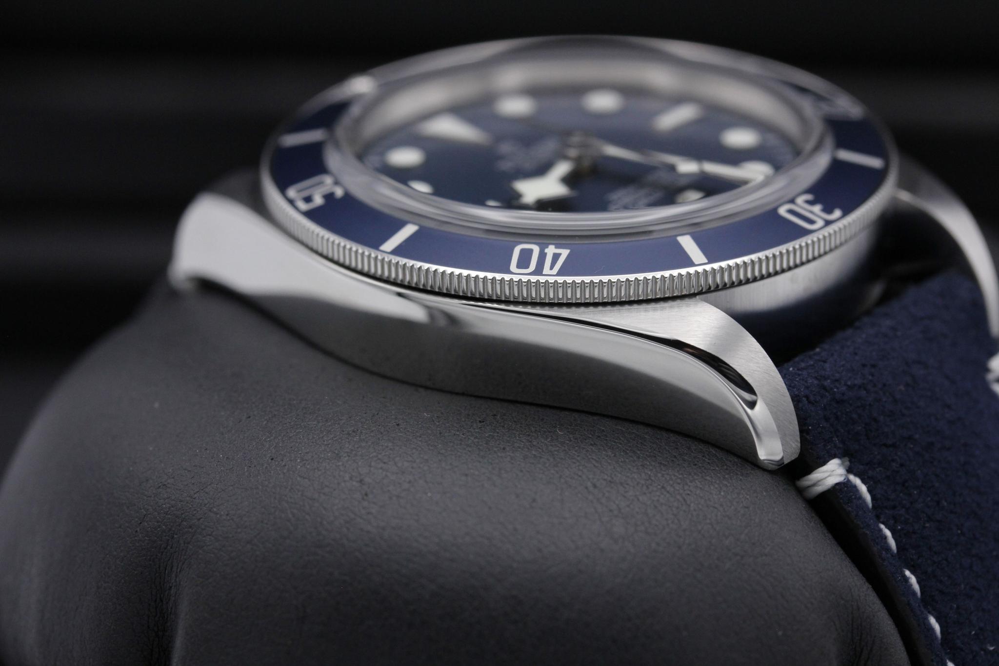 Watch Image 6