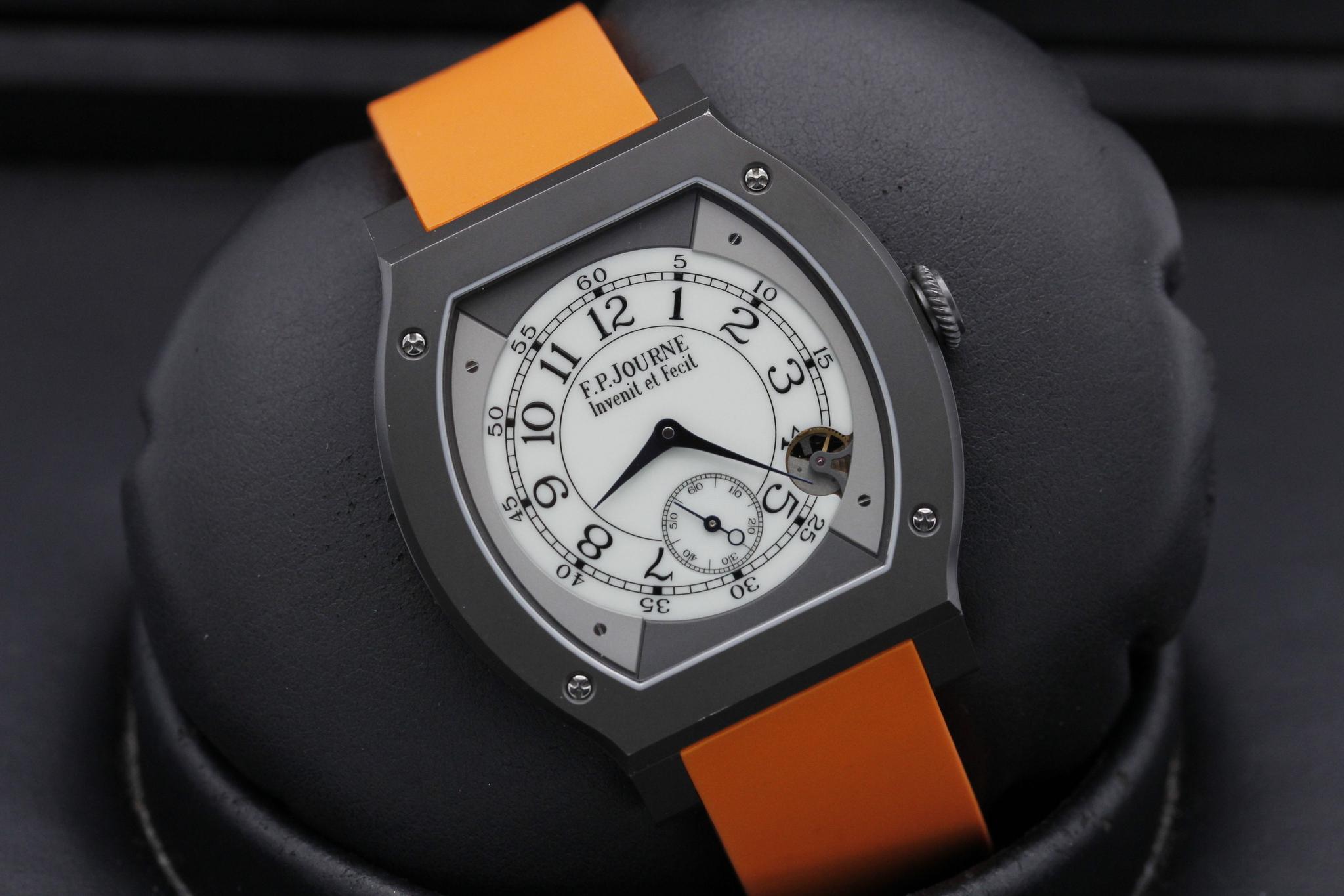 Watch Image 10