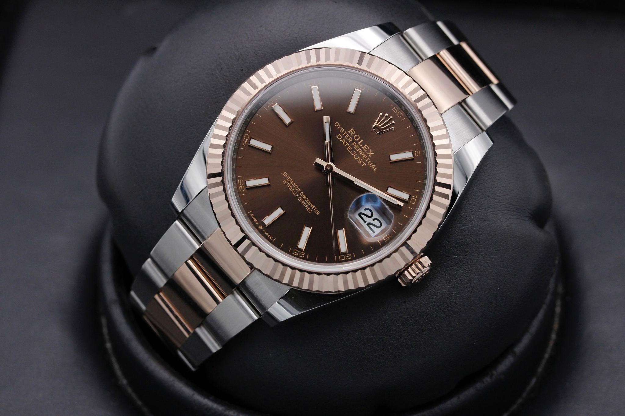 Watch Image 10