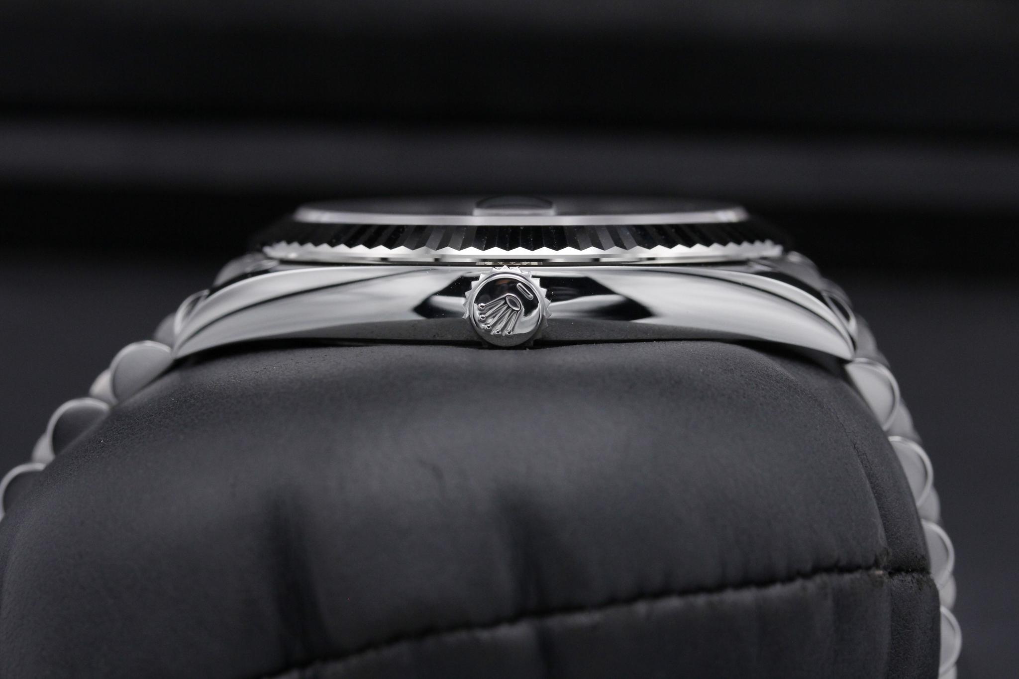 Watch Image 3
