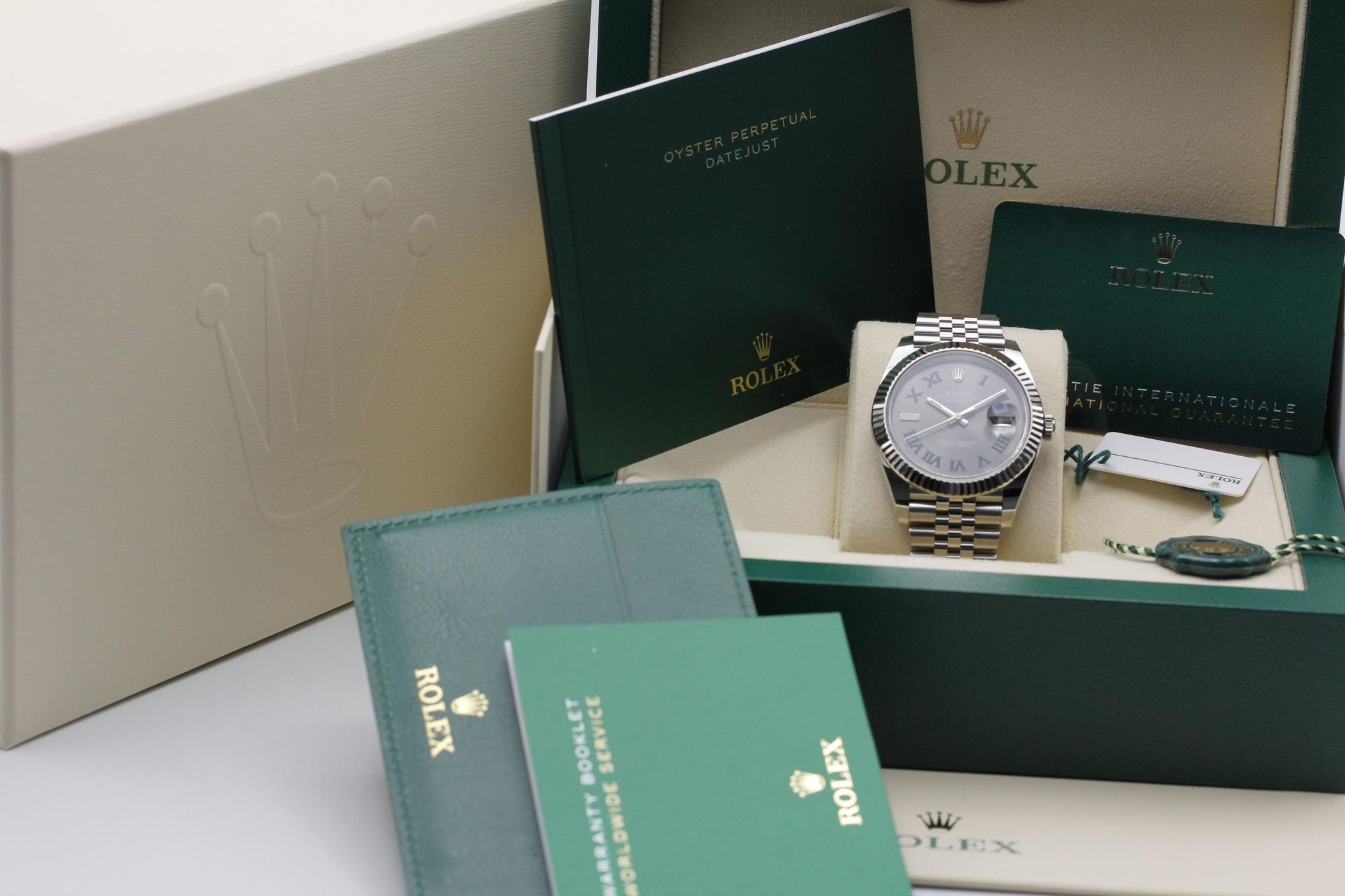 Watch Image 11