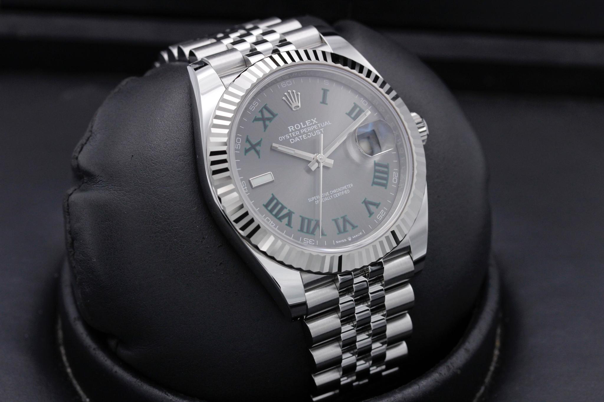 Watch Image 10