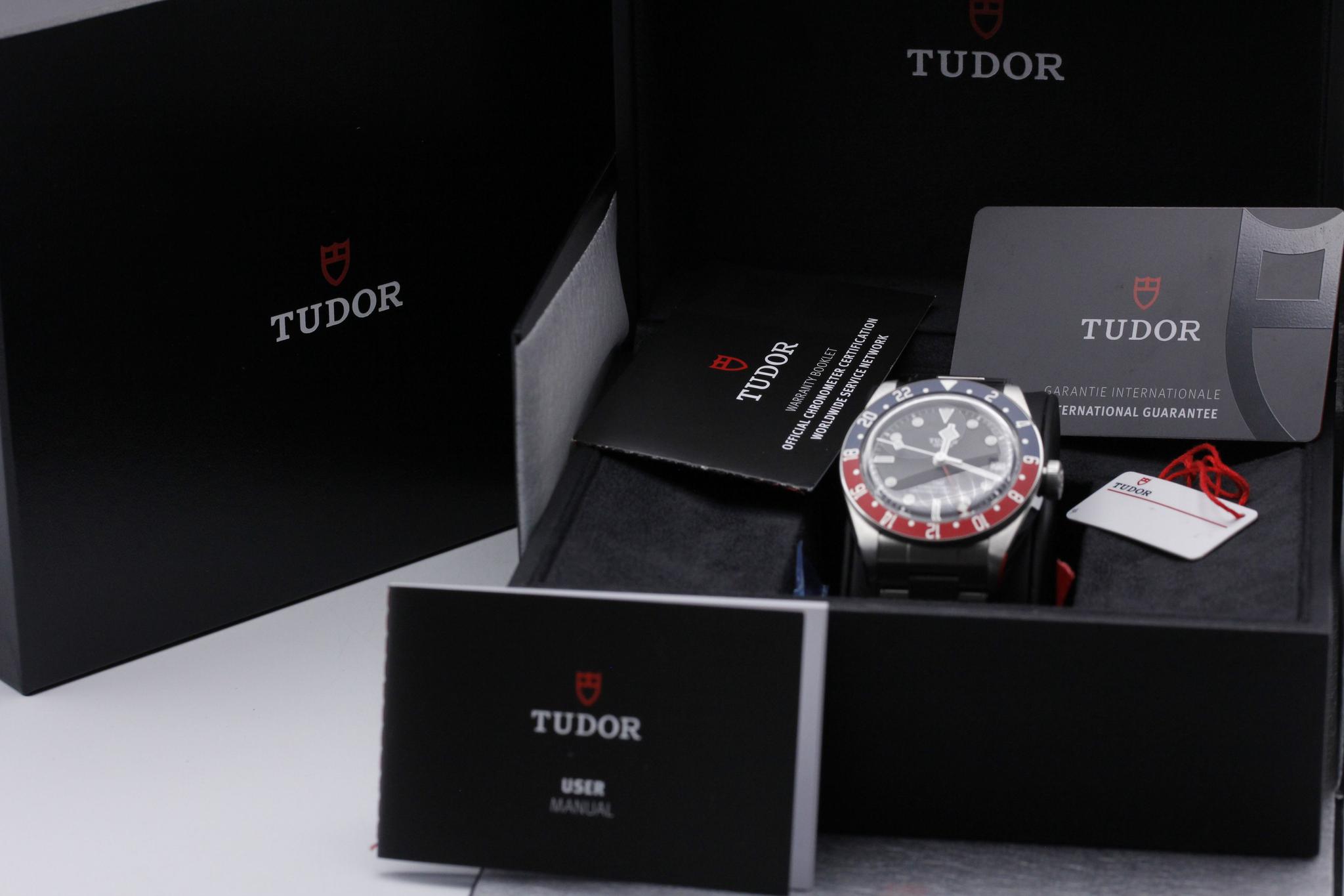 Watch Image 11