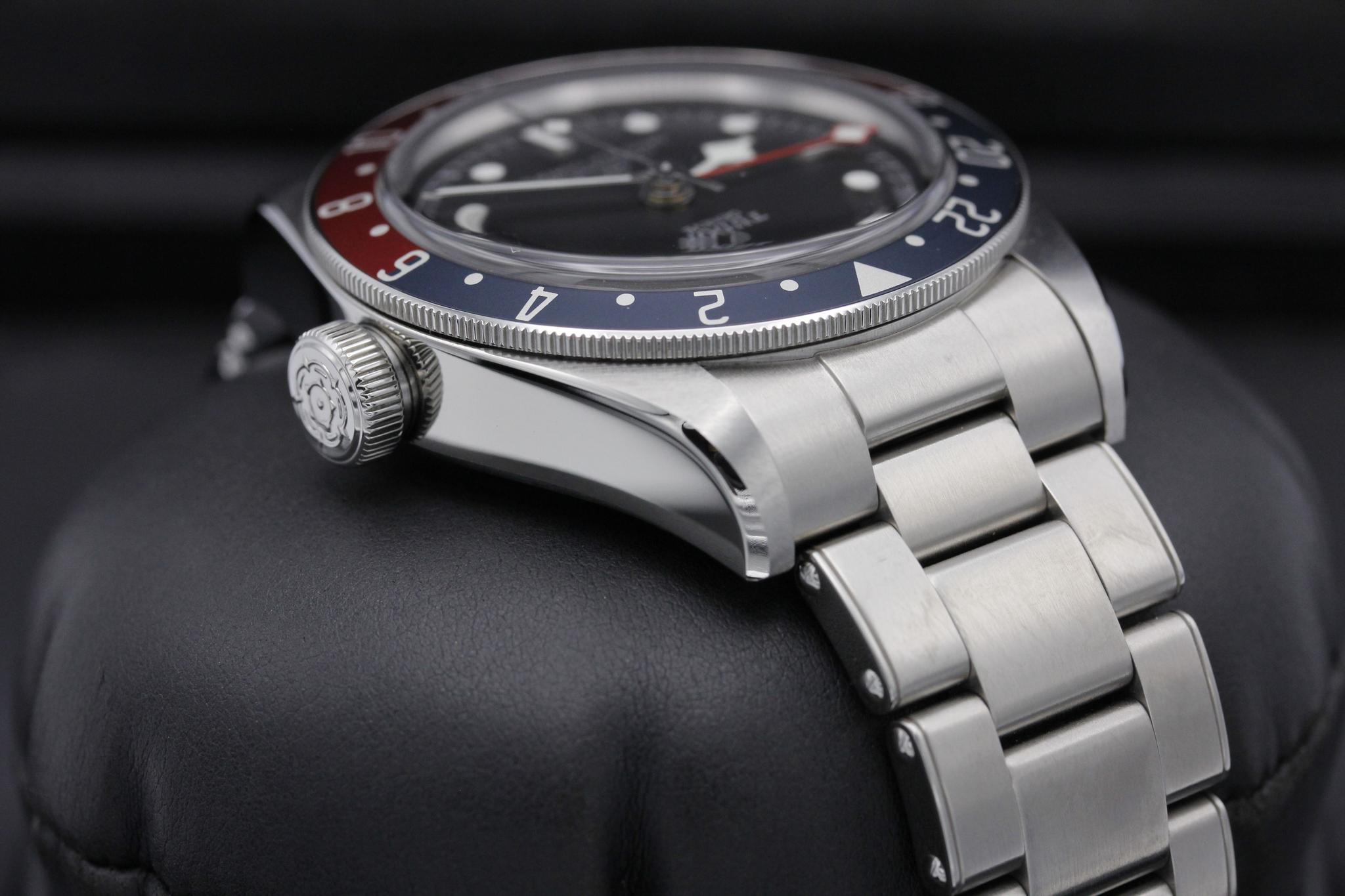 Watch Image 4