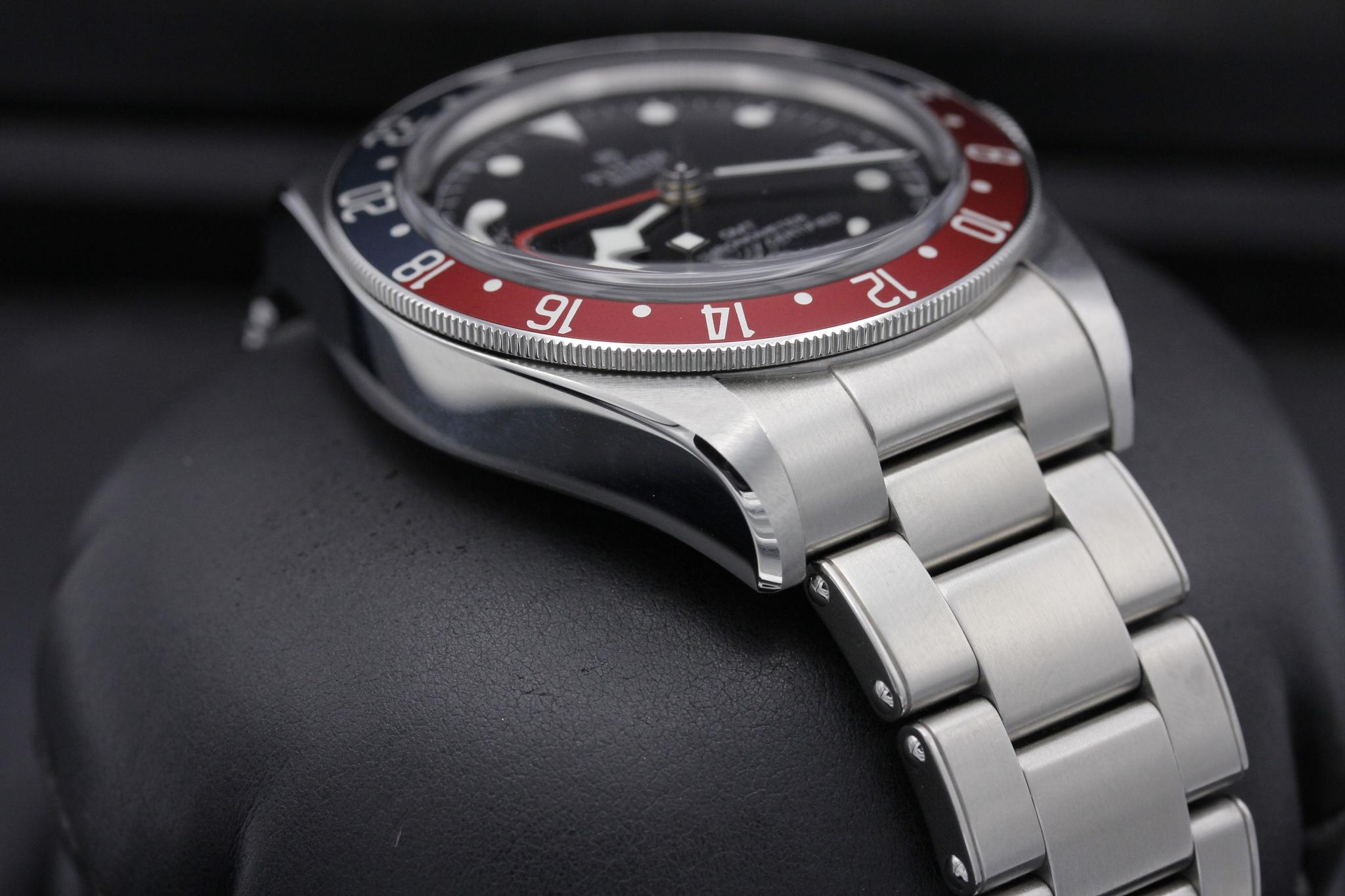 Watch Image 6