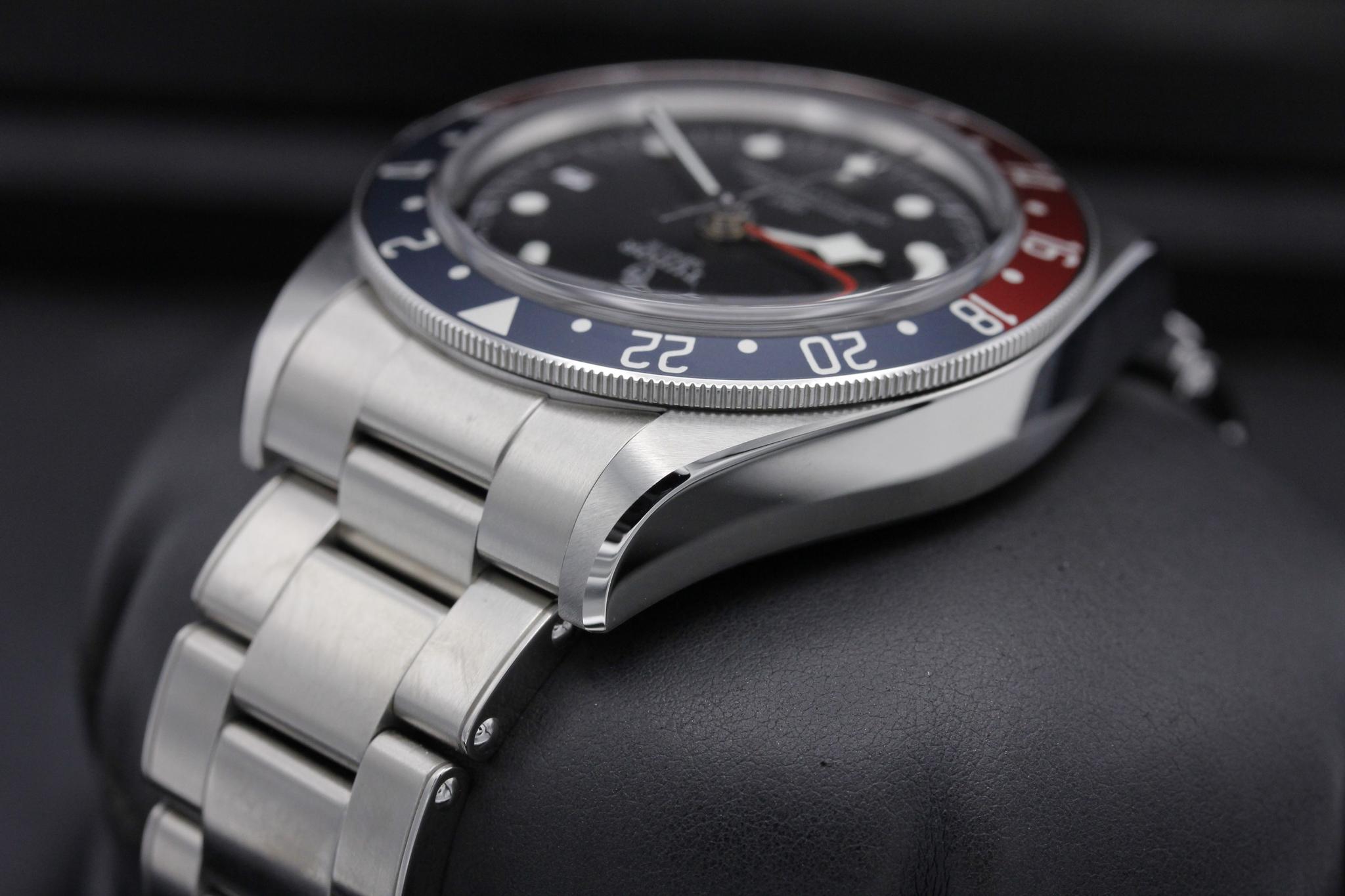 Watch Image 5