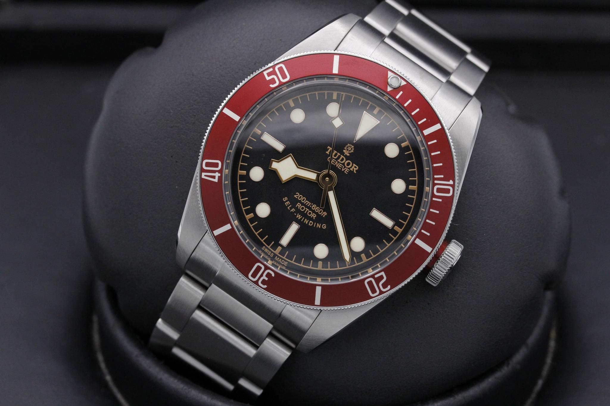 Watch Image 10