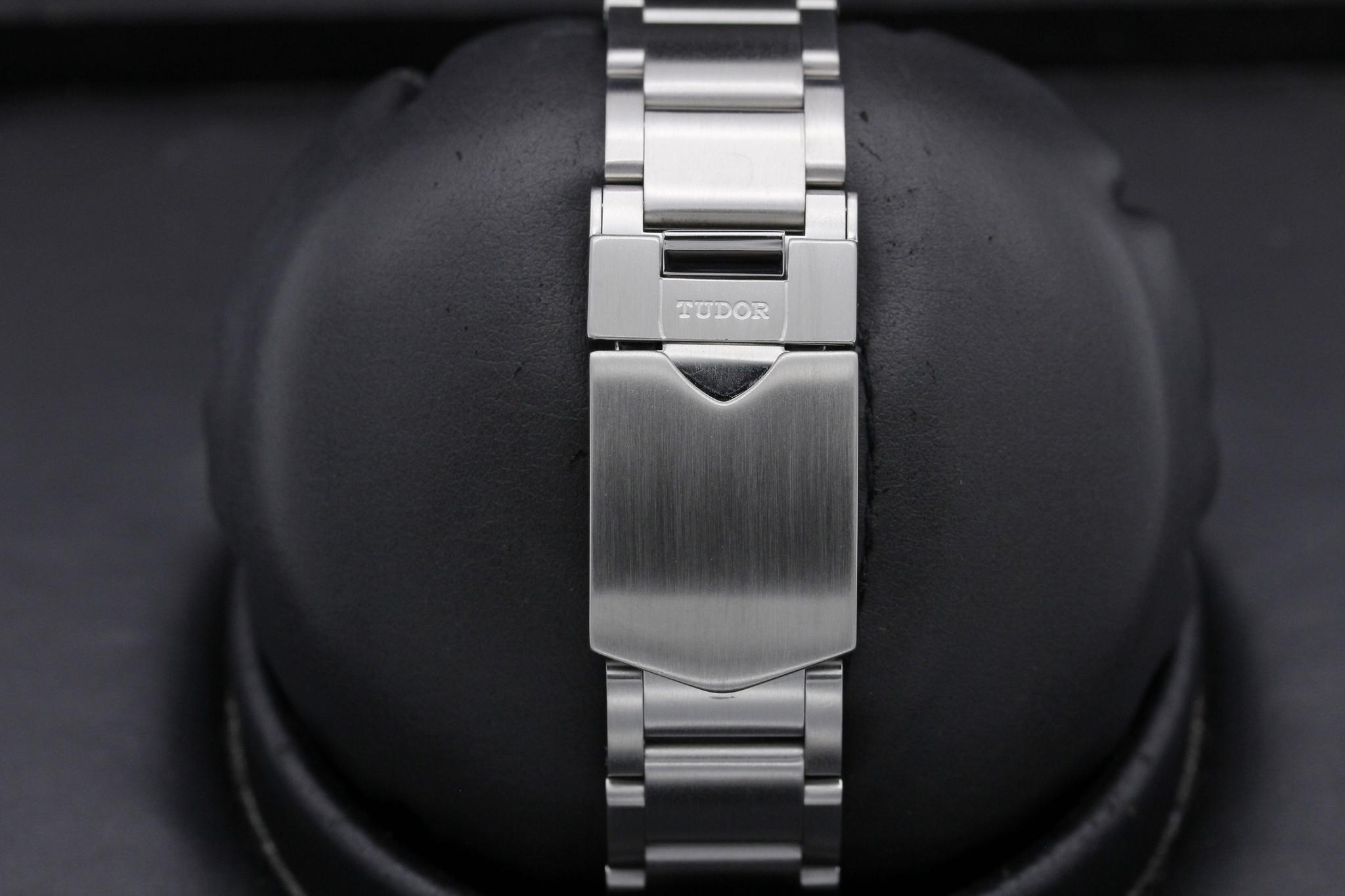 Watch Image 8