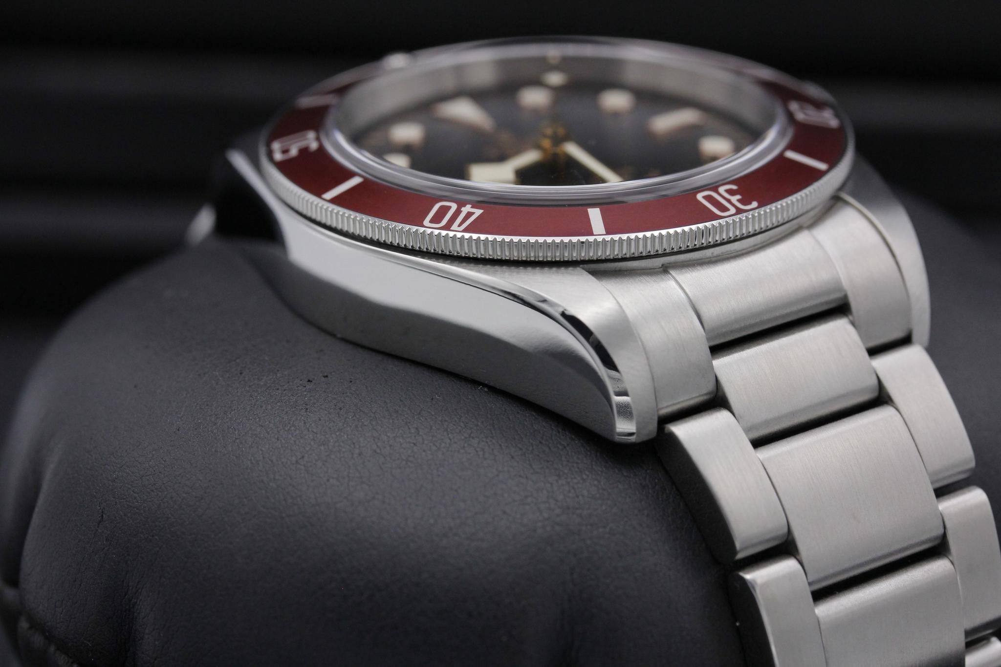 Watch Image 6