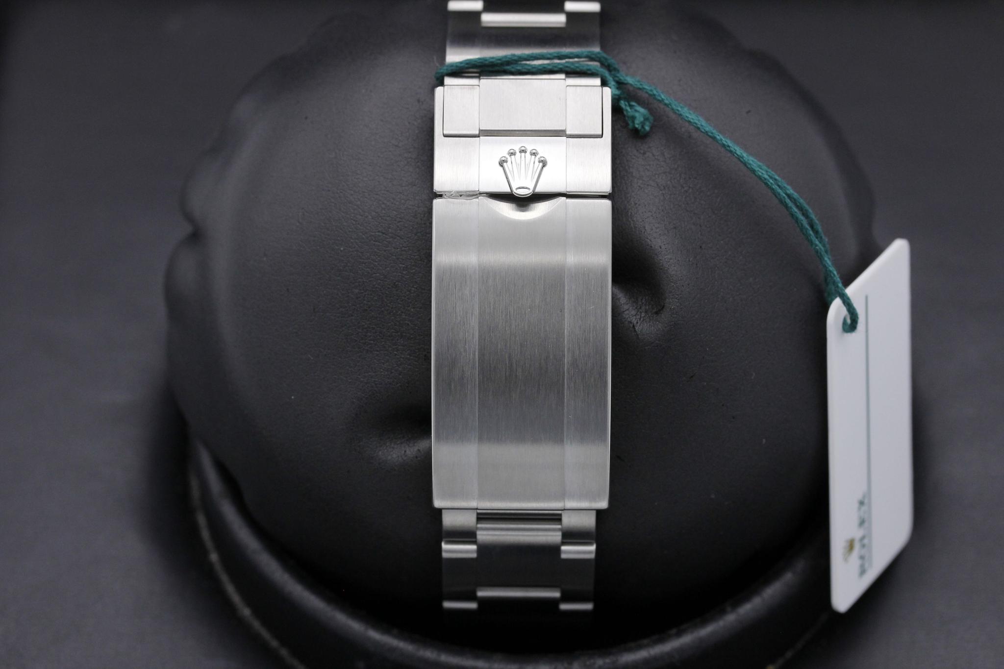 Watch Image 7