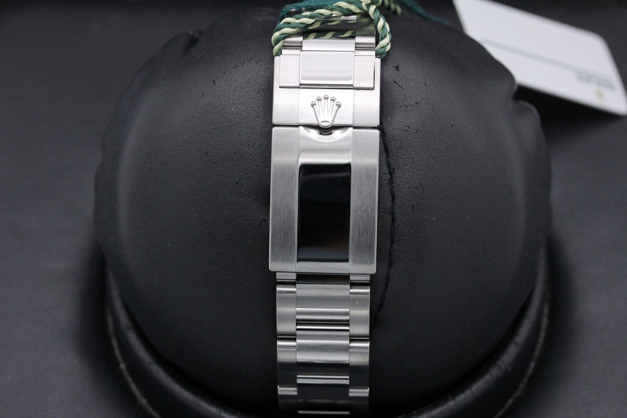 Watch Image 8