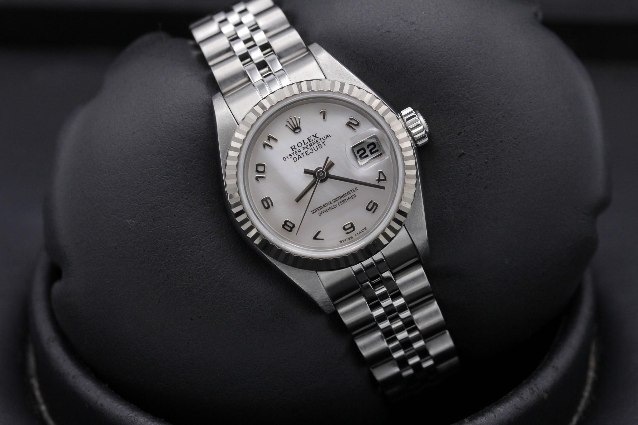 Watch Image 9