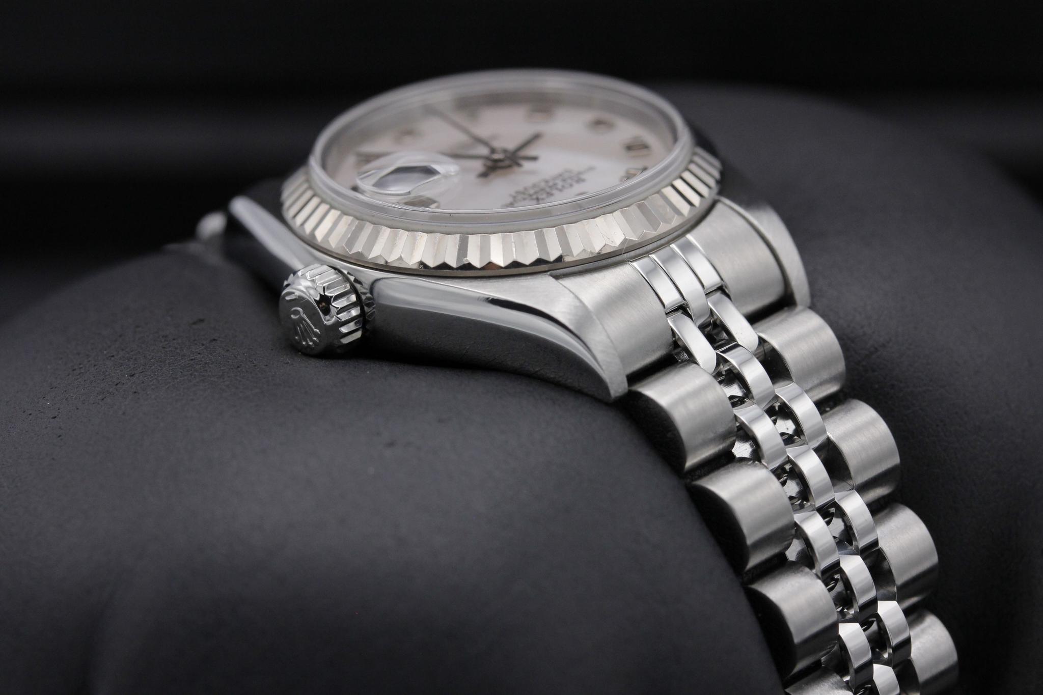 Watch Image 4