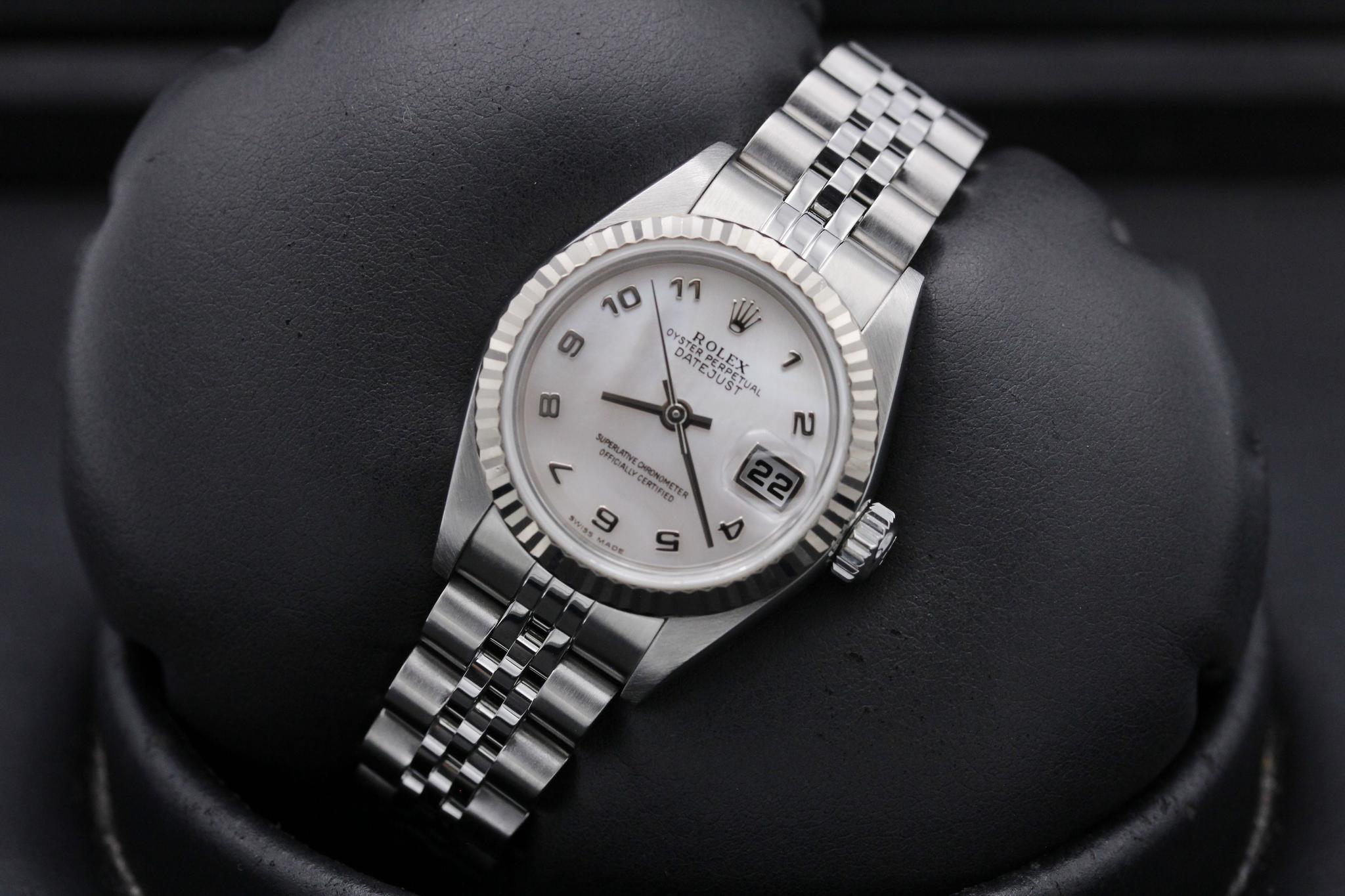 Watch Image 10