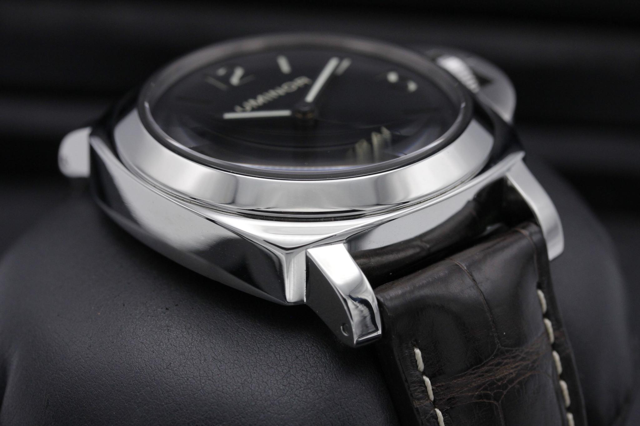 Watch Image 6