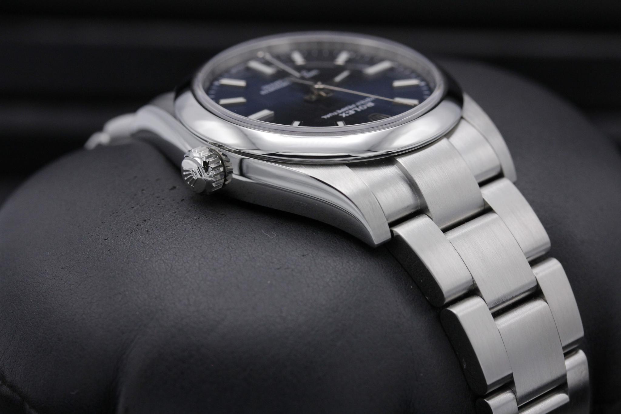 Watch Image 4
