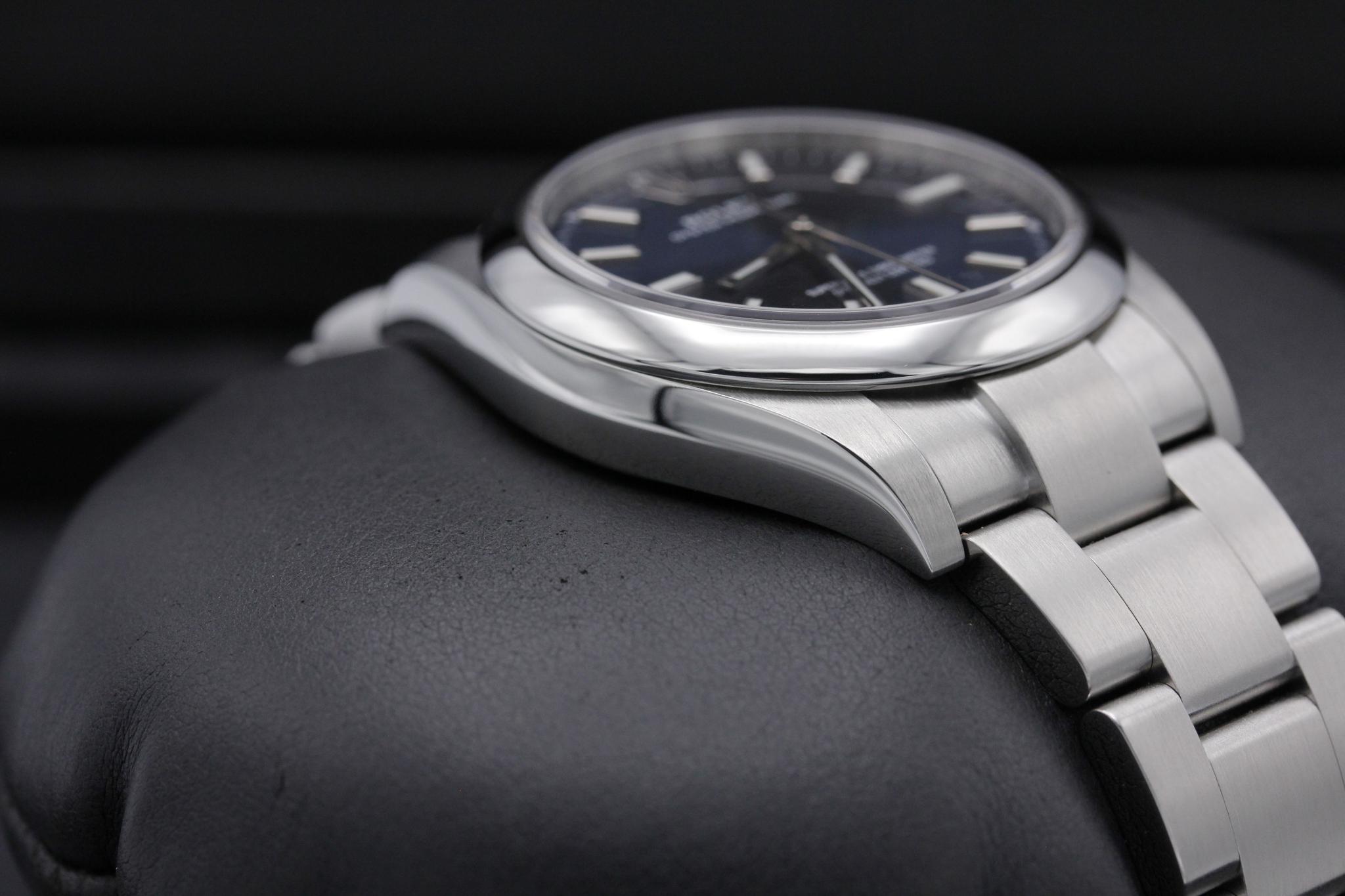Watch Image 6