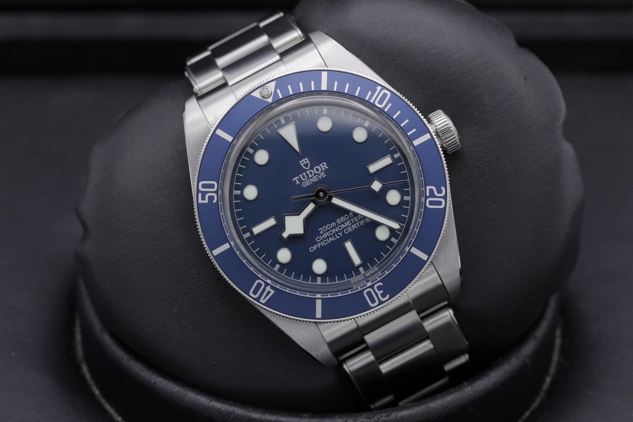 Watch Image 9