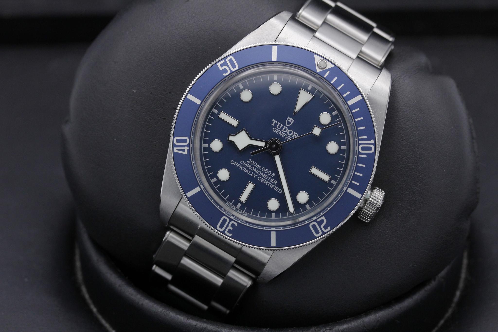 Watch Image 10