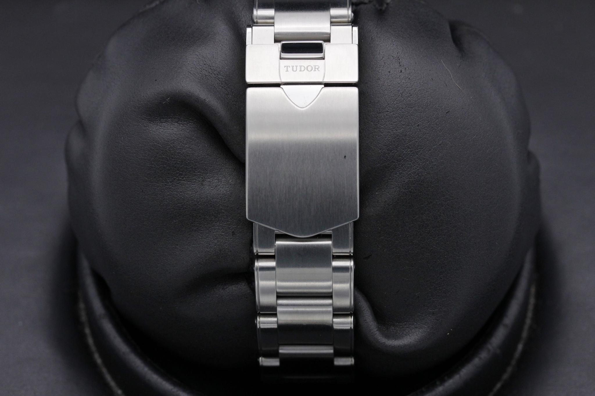 Watch Image 8