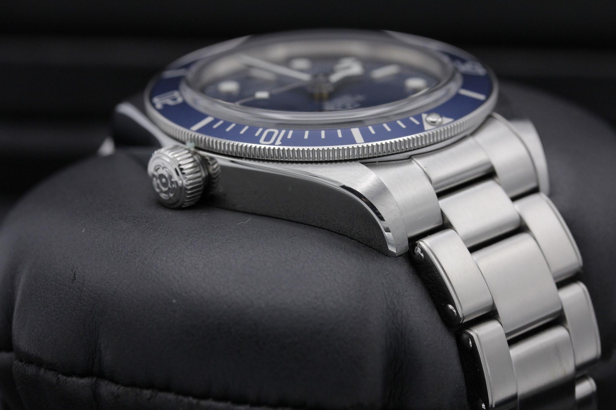 Watch Image 4