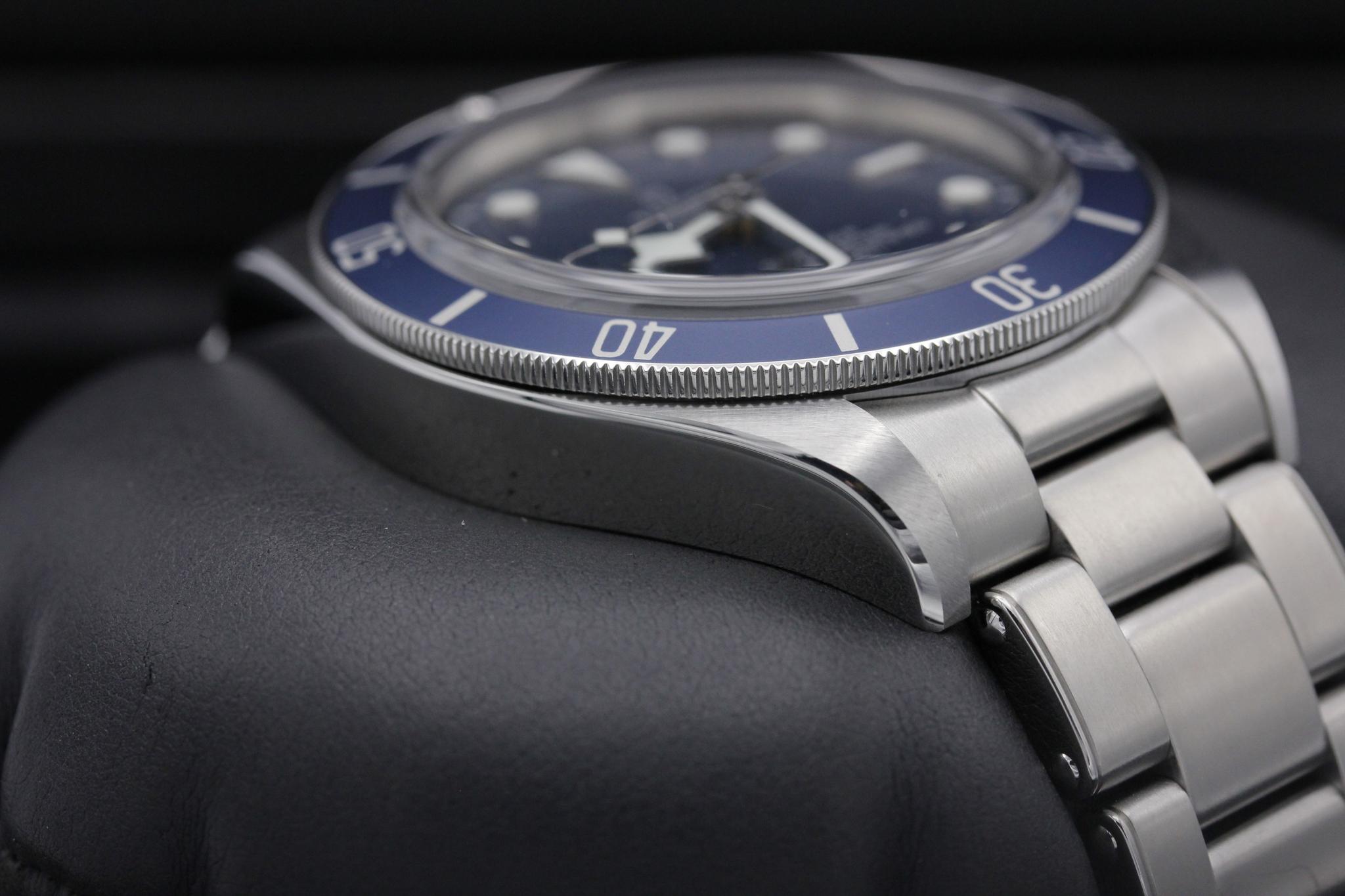 Watch Image 6
