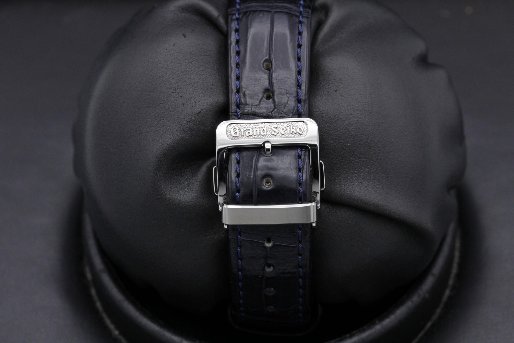Watch Image 8