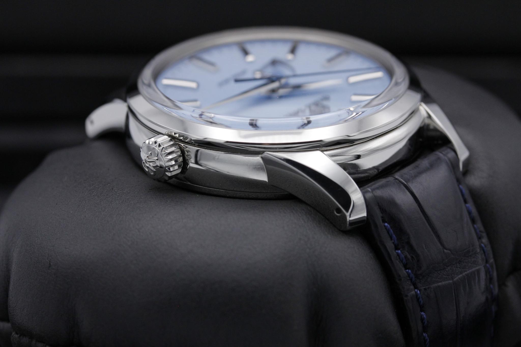 Watch Image 4