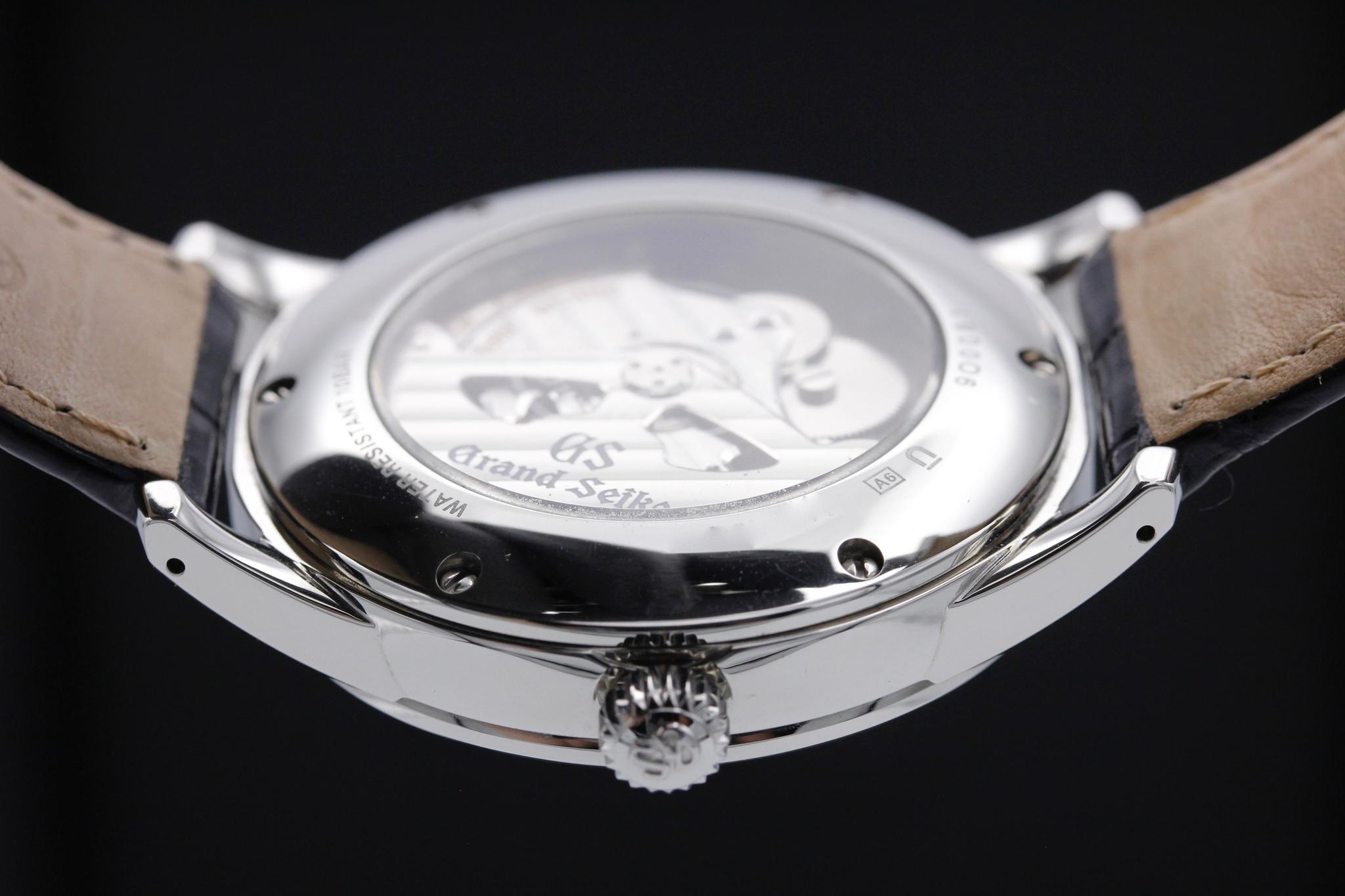 Watch Image 7