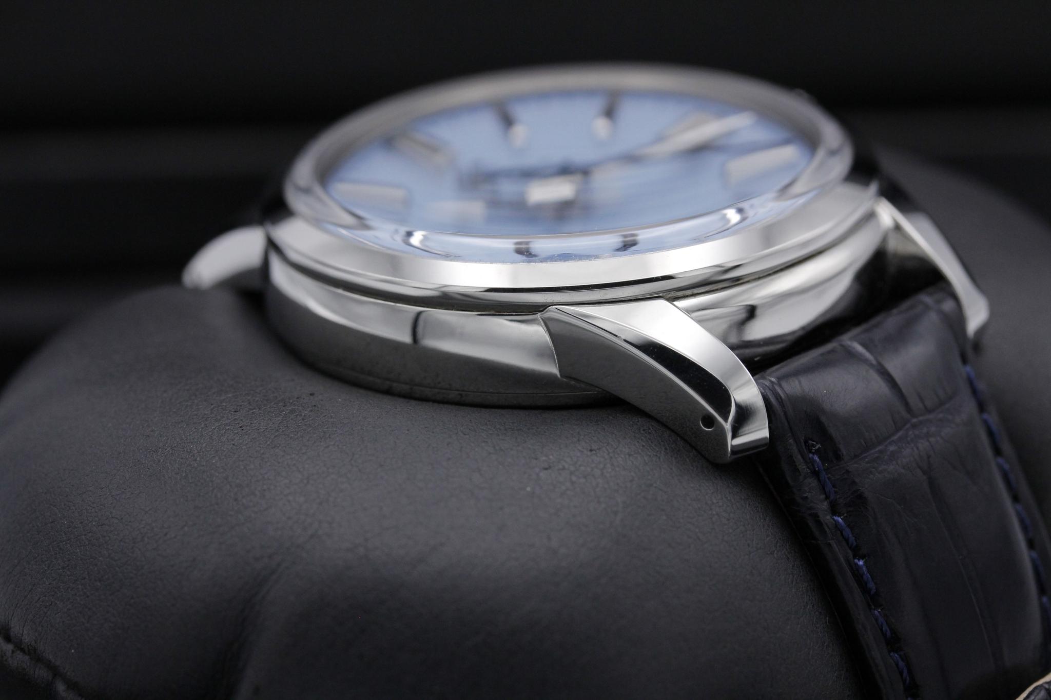 Watch Image 6