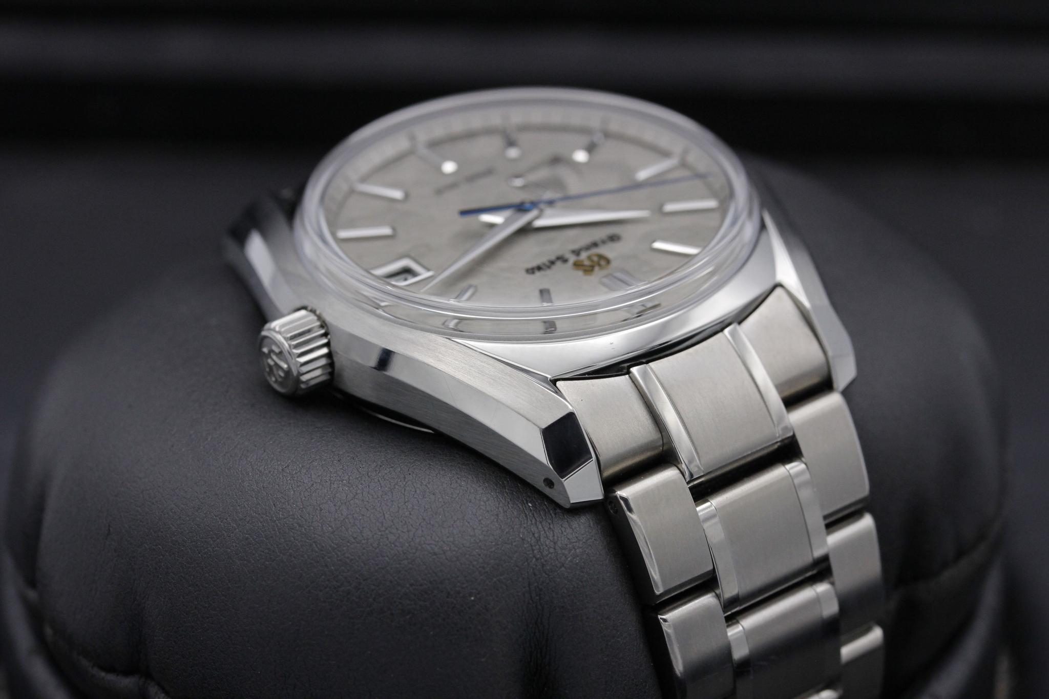 Watch Image 4
