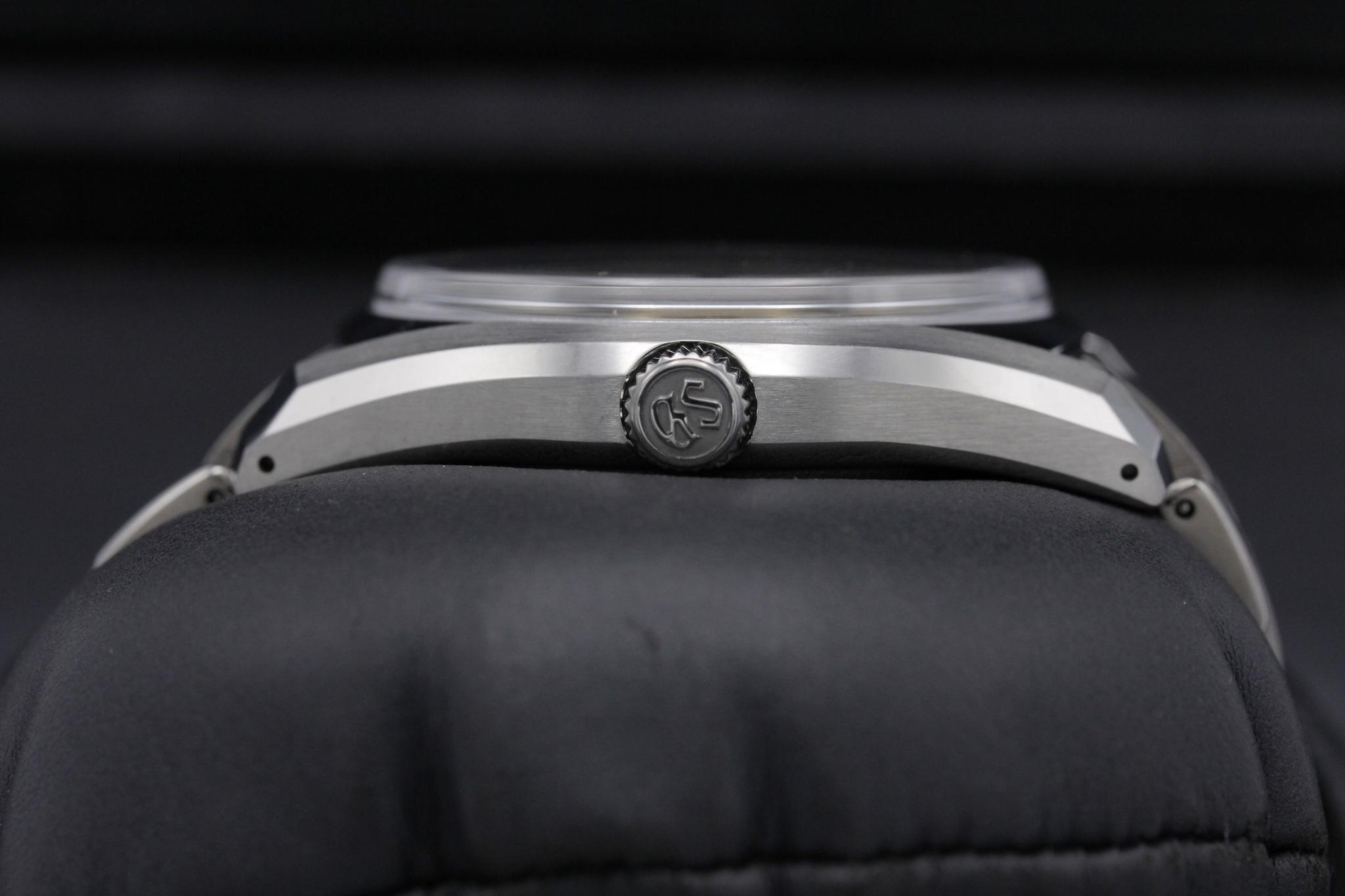 Watch Image 3