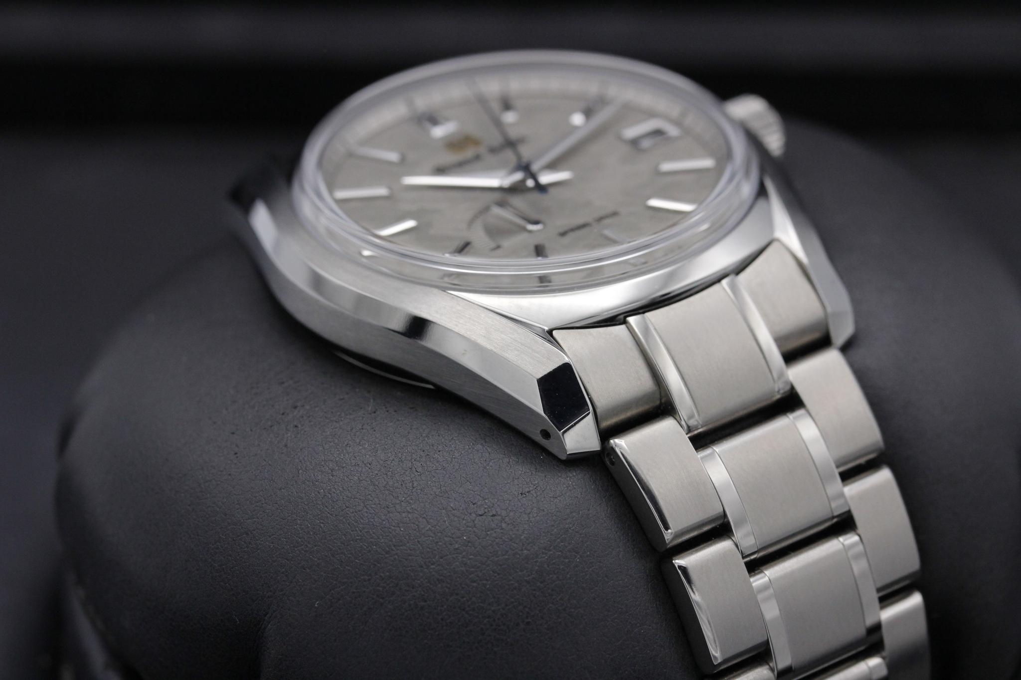 Watch Image 6