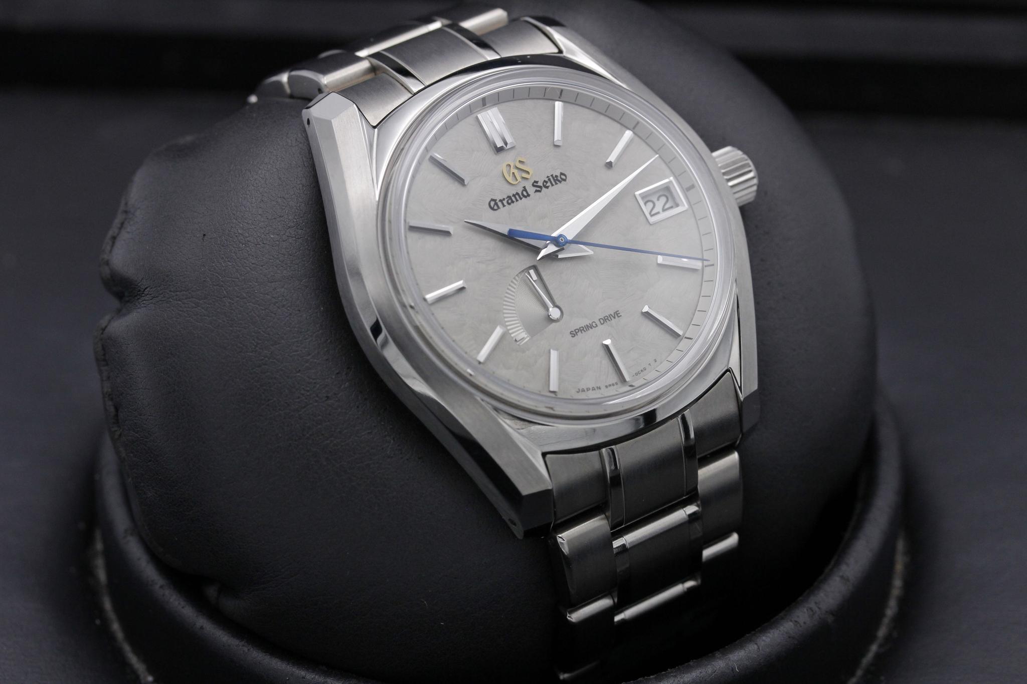 Watch Image 10