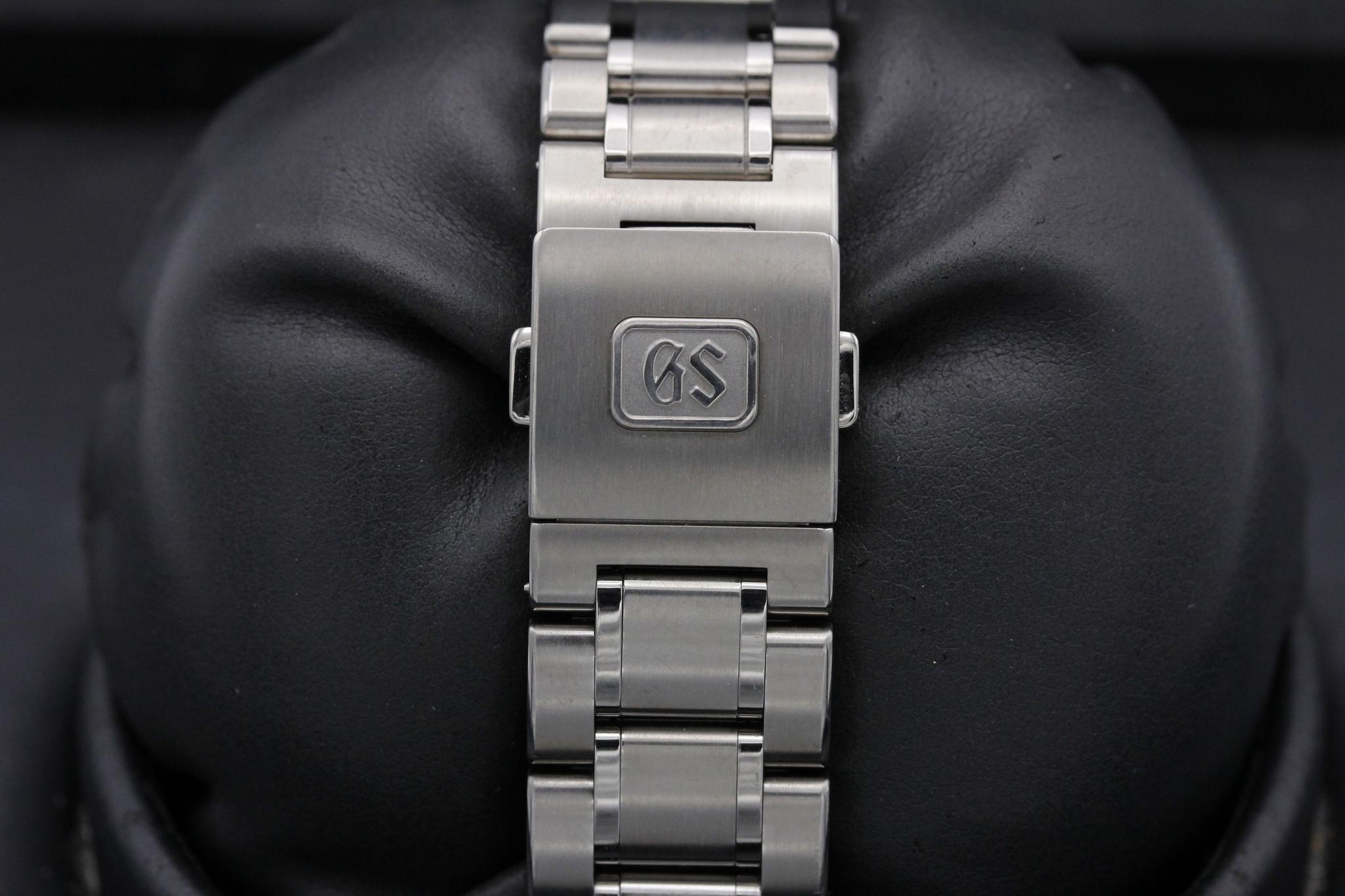 Watch Image 8