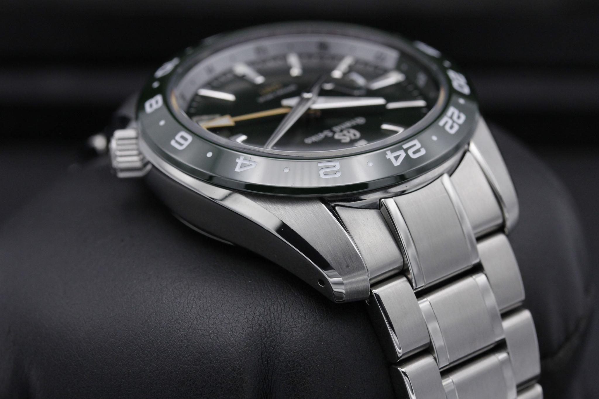 Watch Image 4