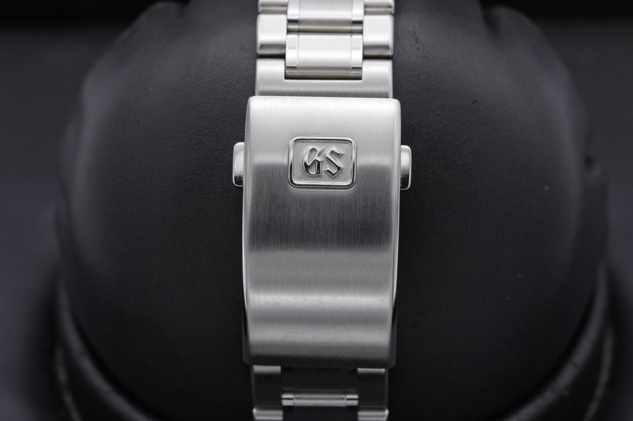 Watch Image 8
