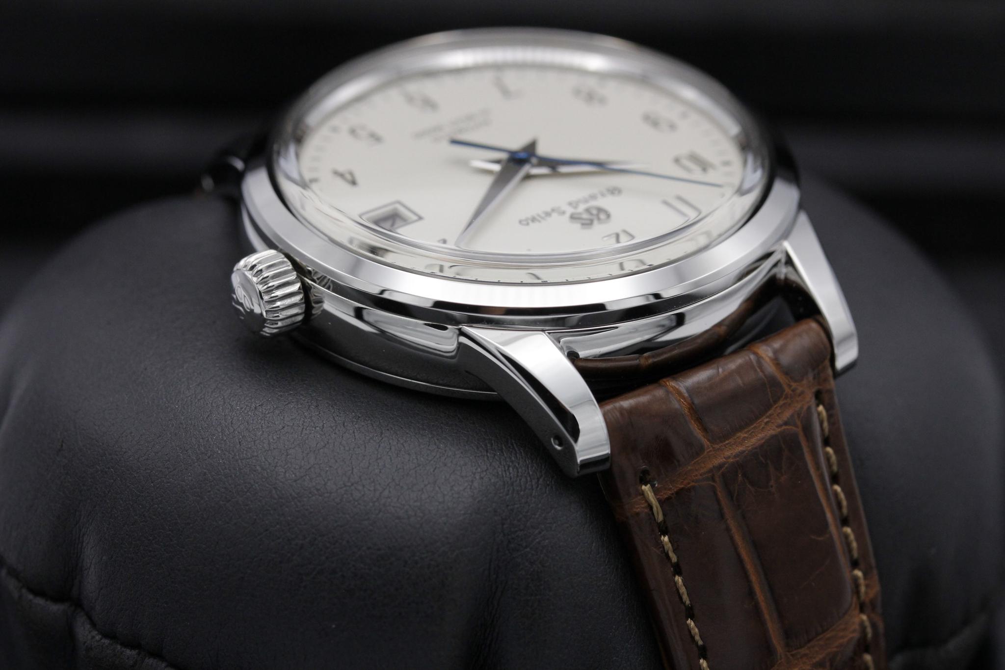Watch Image 4