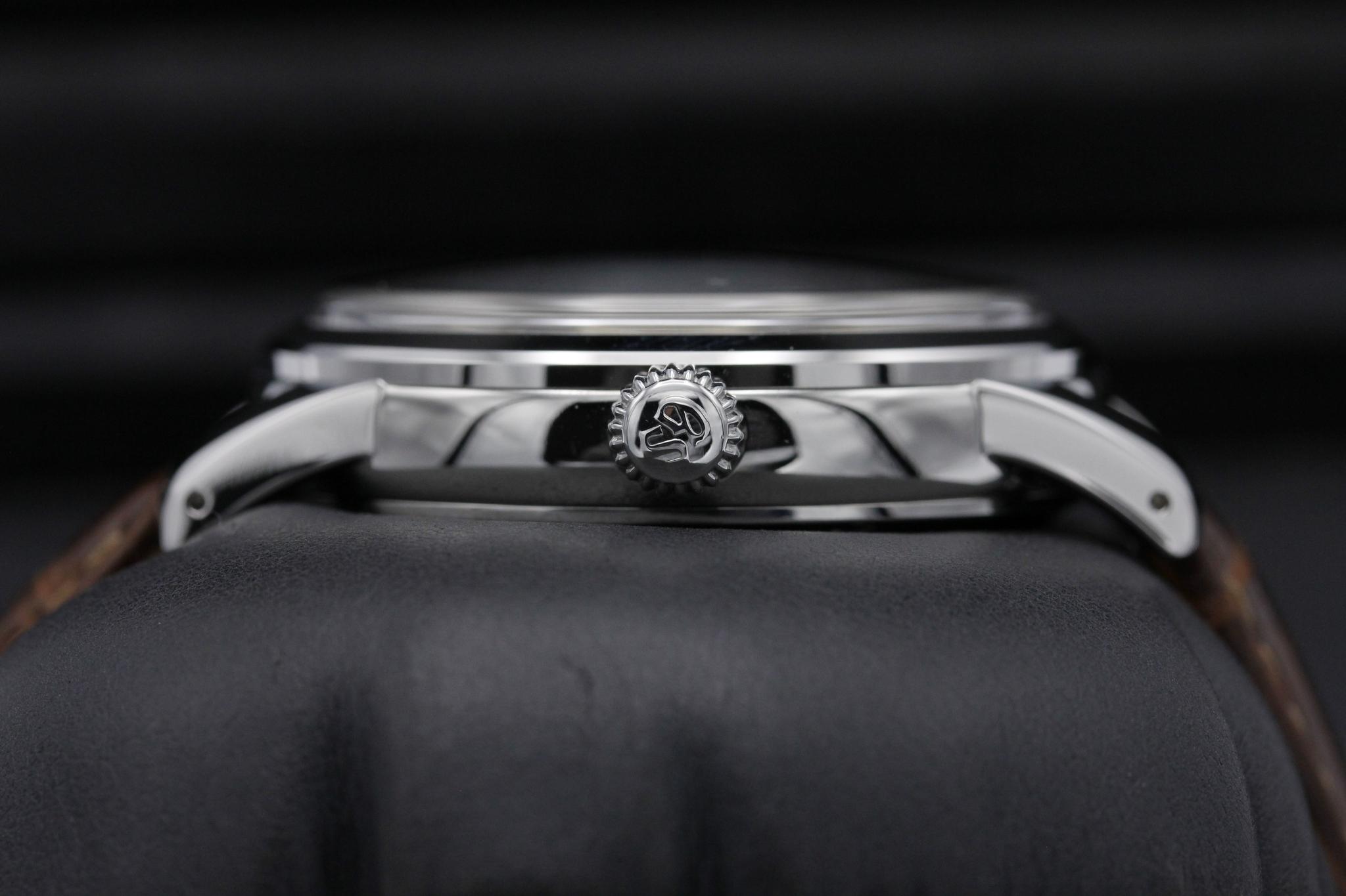 Watch Image 3