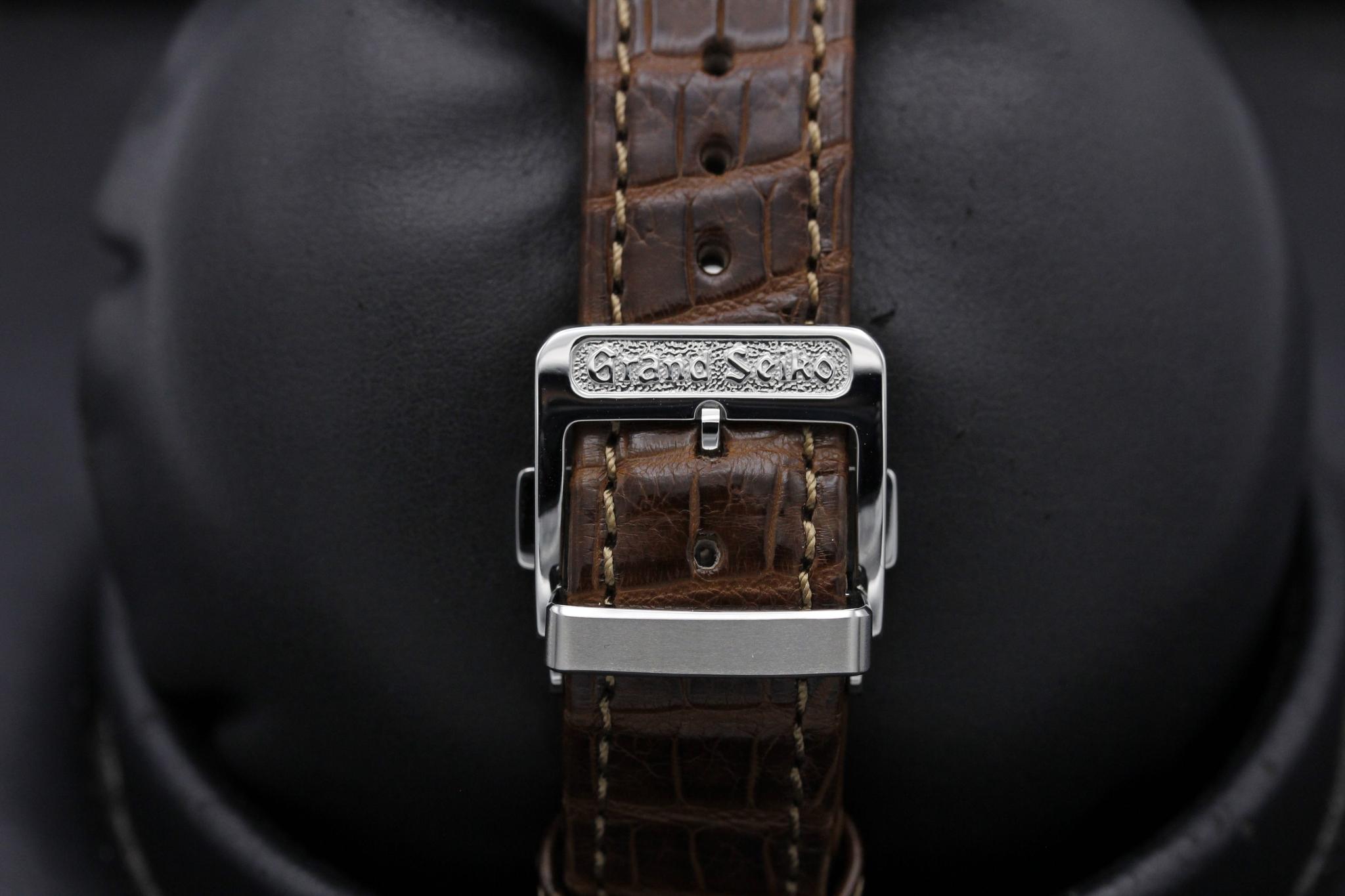 Watch Image 8