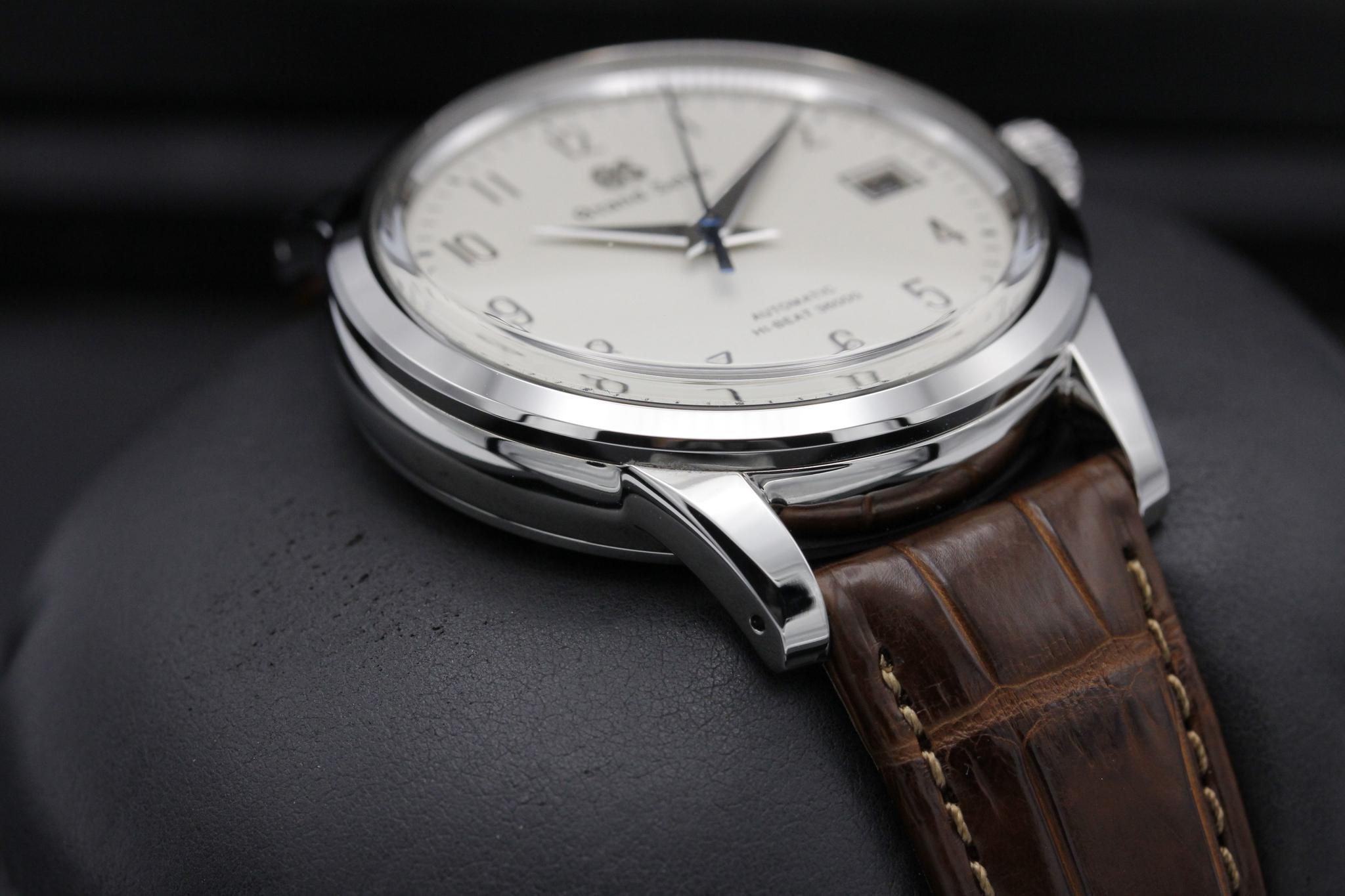 Watch Image 6