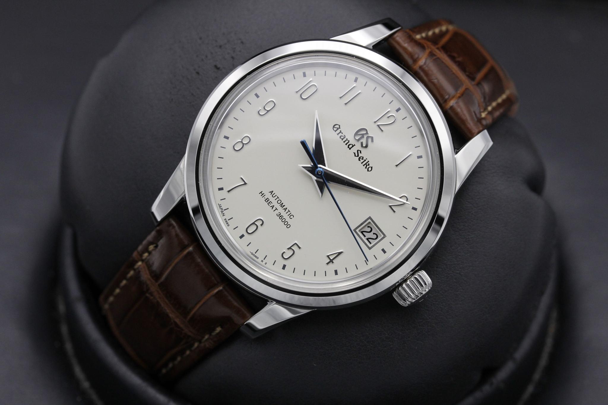 Watch Image 9